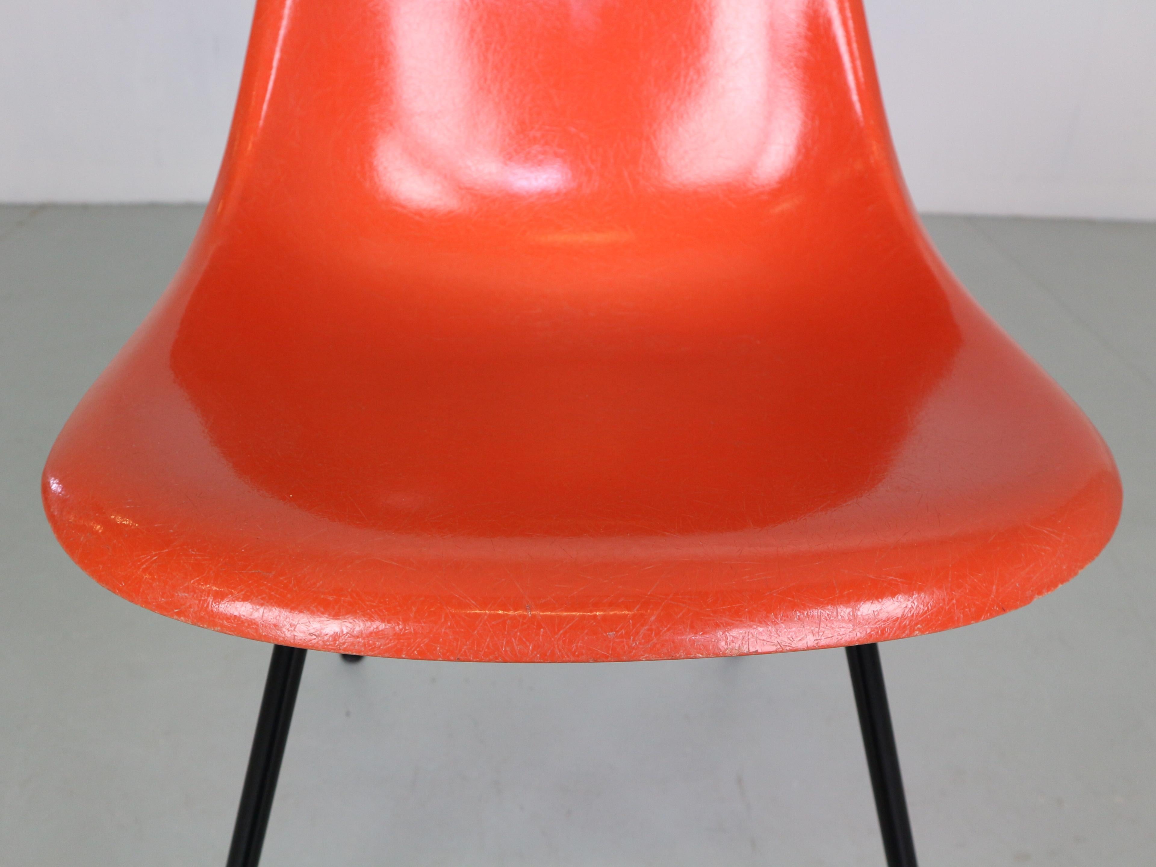 Charles & Ray Eames - Ensemble de 4 chaises d'appoint orange « DSX »  pour Herman Miller, 1960 6