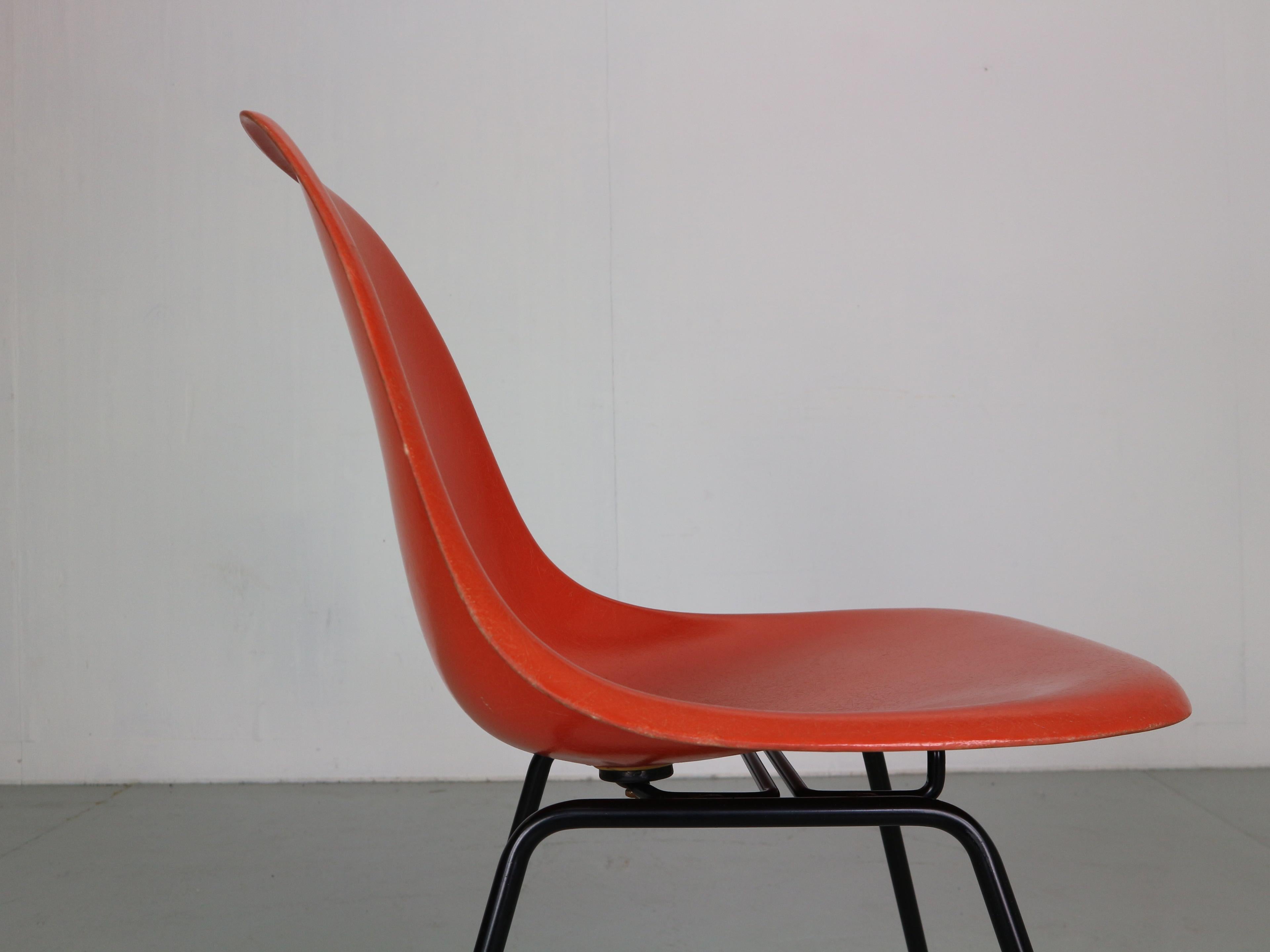 Charles & Ray Eames - Ensemble de 4 chaises d'appoint orange « DSX »  pour Herman Miller, 1960 7