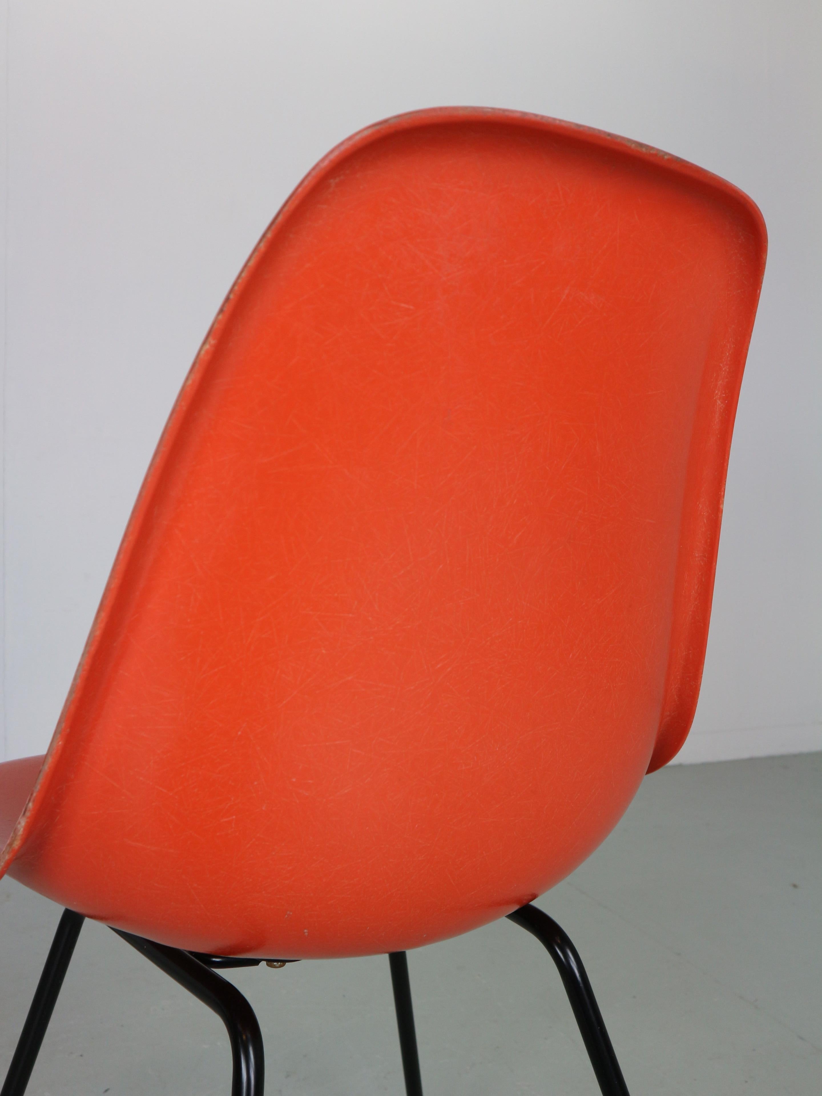 Charles & Ray Eames - Ensemble de 4 chaises d'appoint orange « DSX »  pour Herman Miller, 1960 8