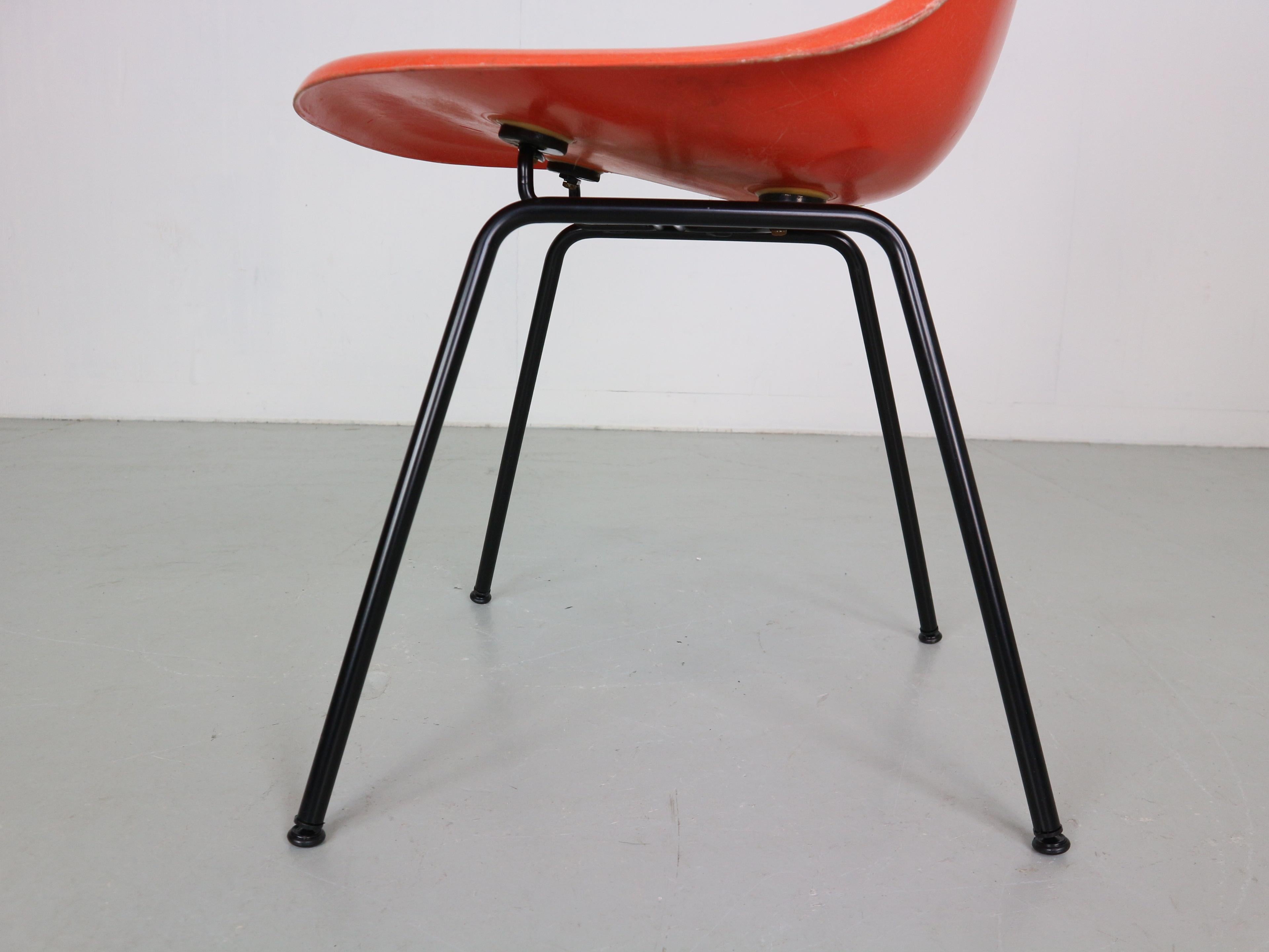 Charles & Ray Eames - Ensemble de 4 chaises d'appoint orange « DSX »  pour Herman Miller, 1960 11