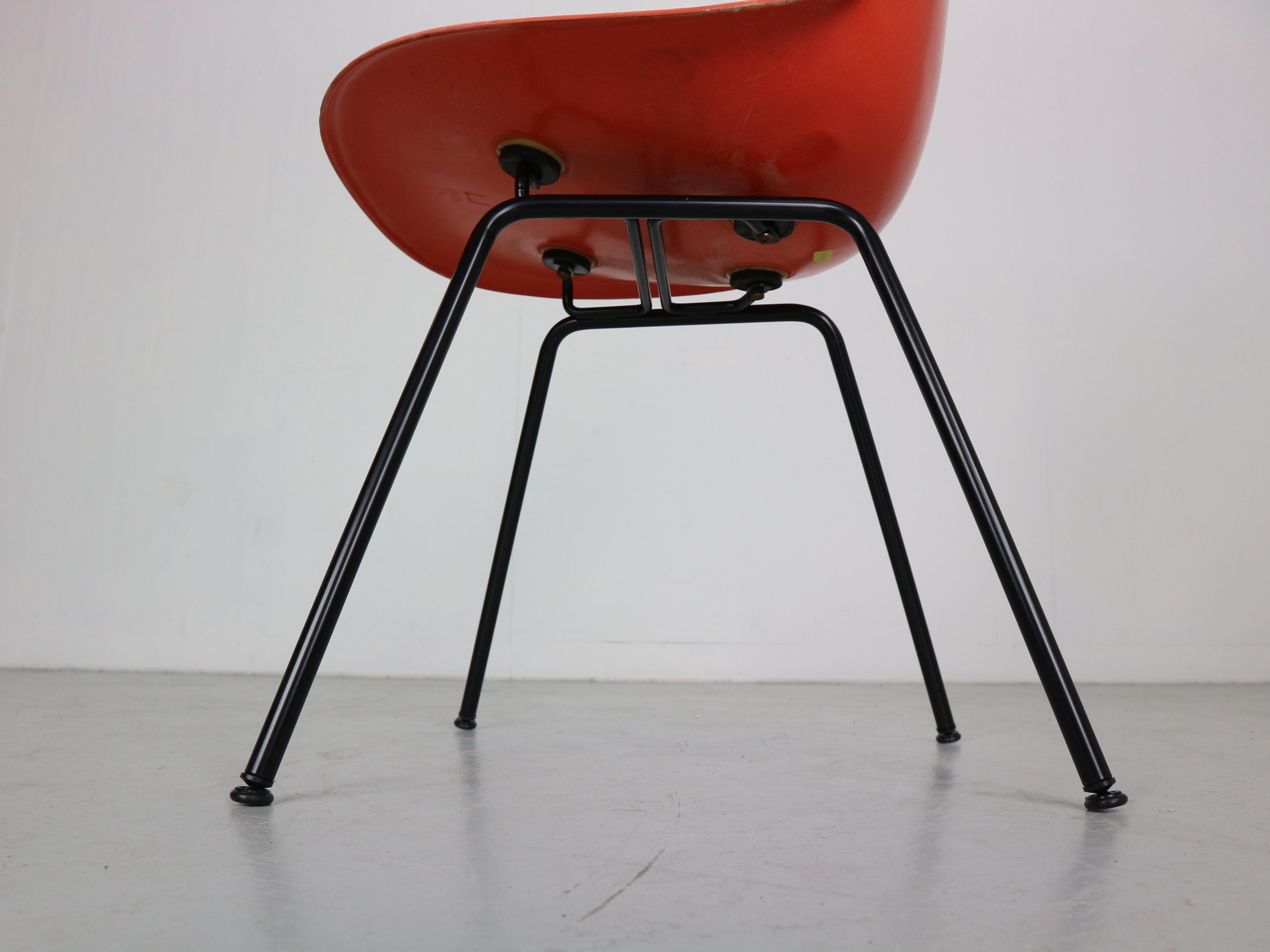 Charles & Ray Eames - Ensemble de 4 chaises d'appoint orange « DSX »  pour Herman Miller, 1960 12