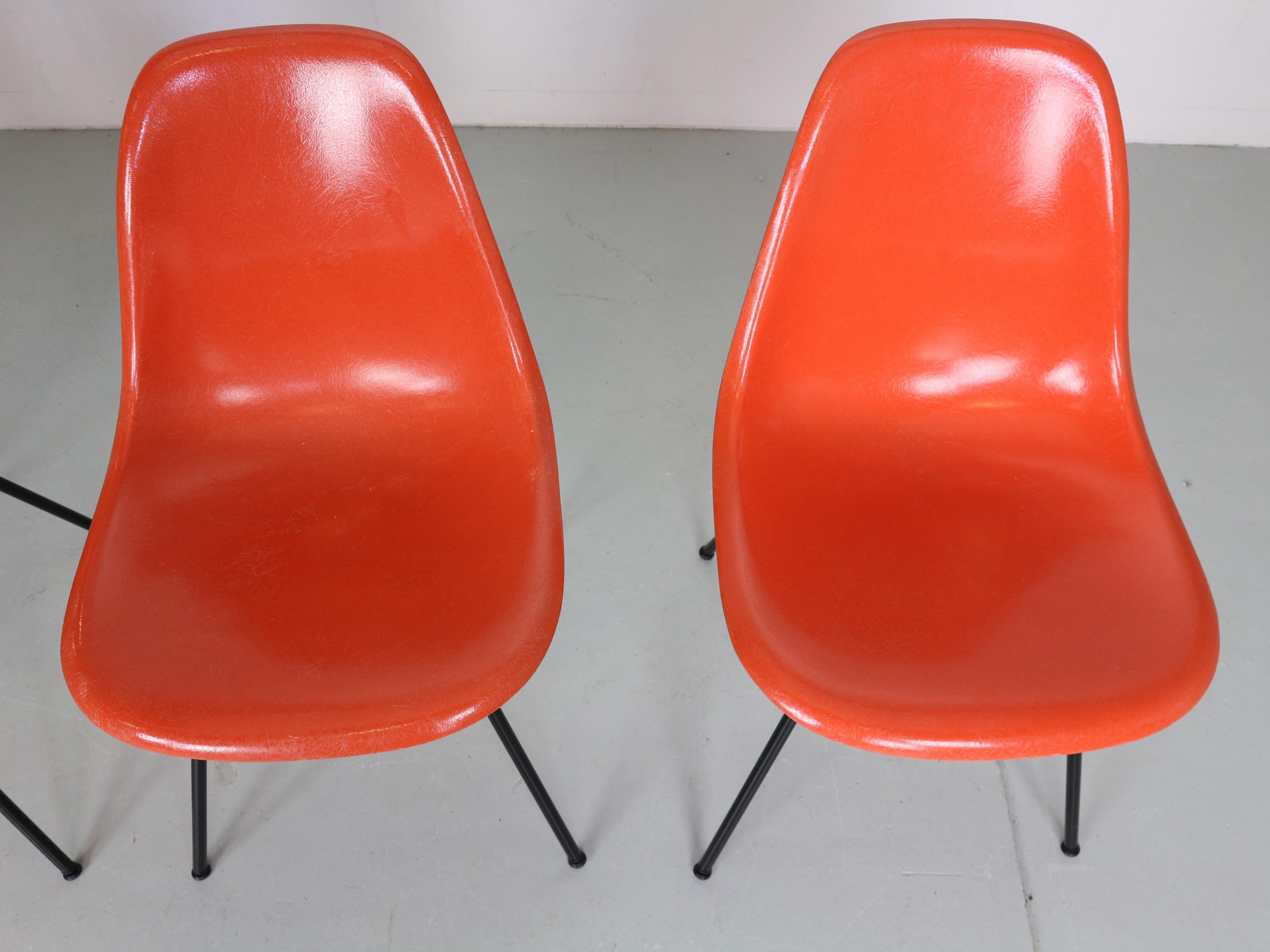 Charles & Ray Eames - Ensemble de 4 chaises d'appoint orange « DSX »  pour Herman Miller, 1960 1