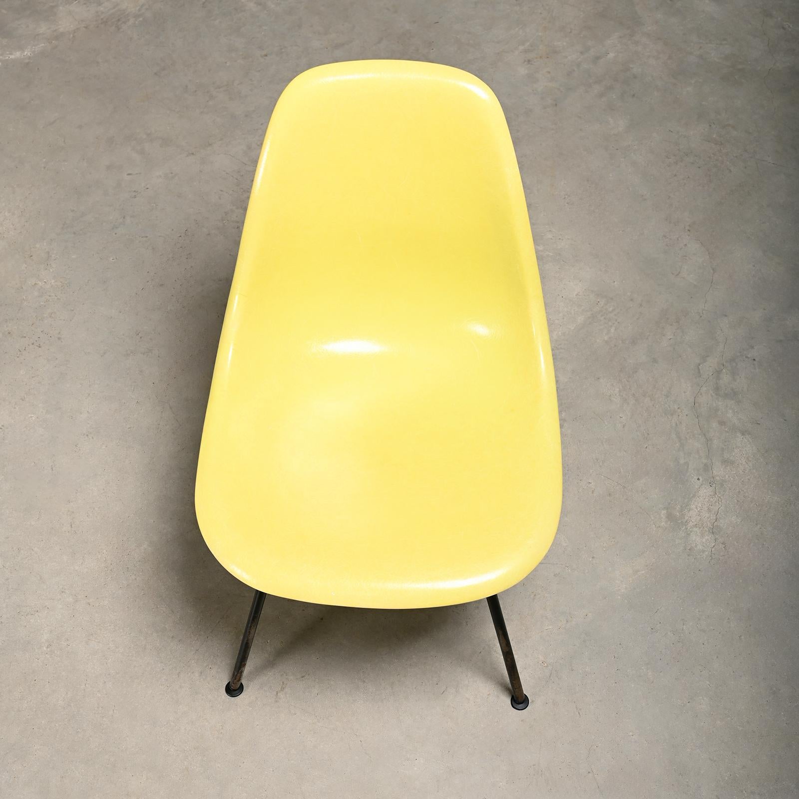 Charles & Ray Eames DSX Beistellstühle multicolor 6er Set, Herman Miller (Metall) im Angebot