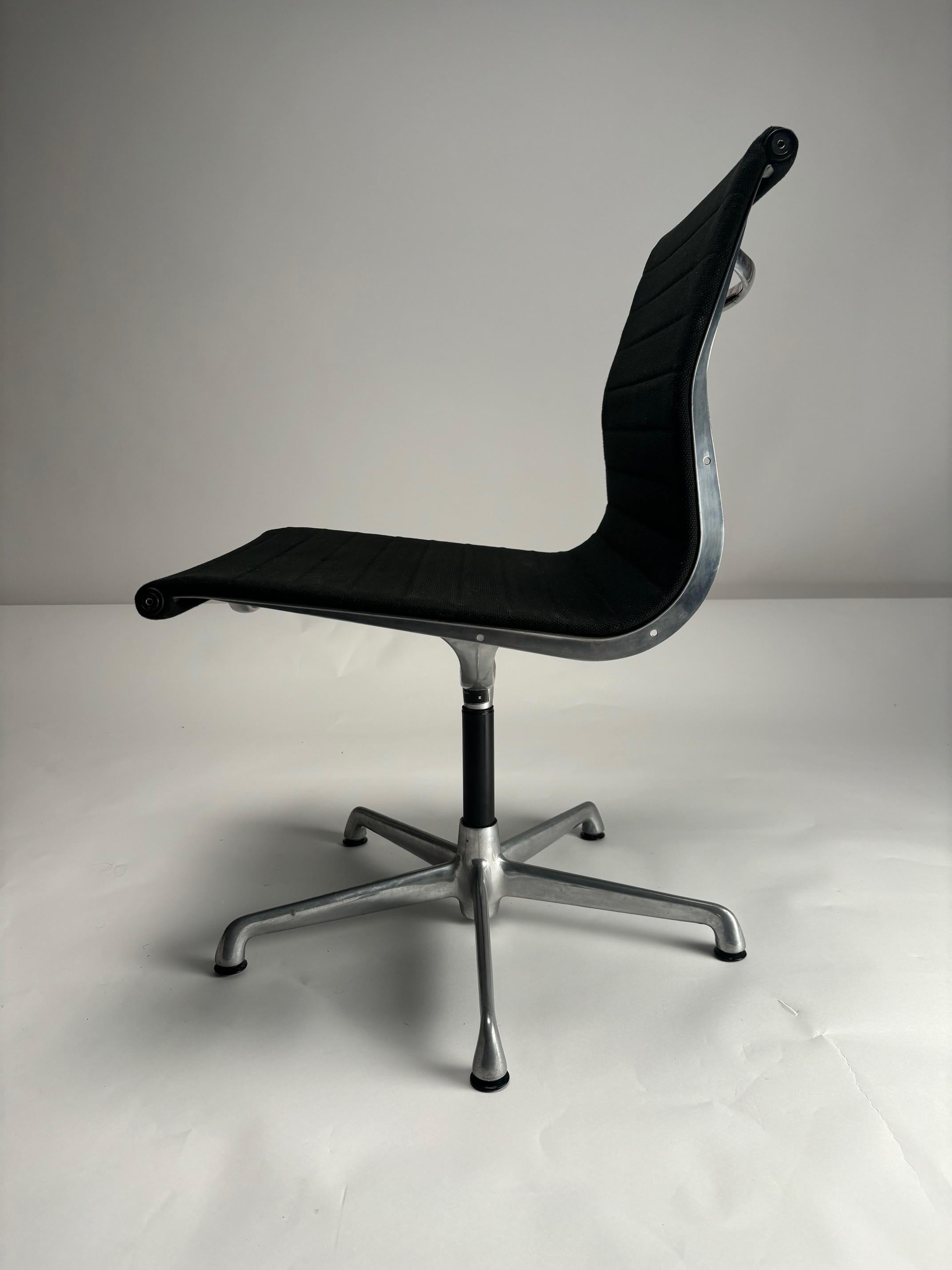 Mid-Century Modern Swivel Chair Mod. 
