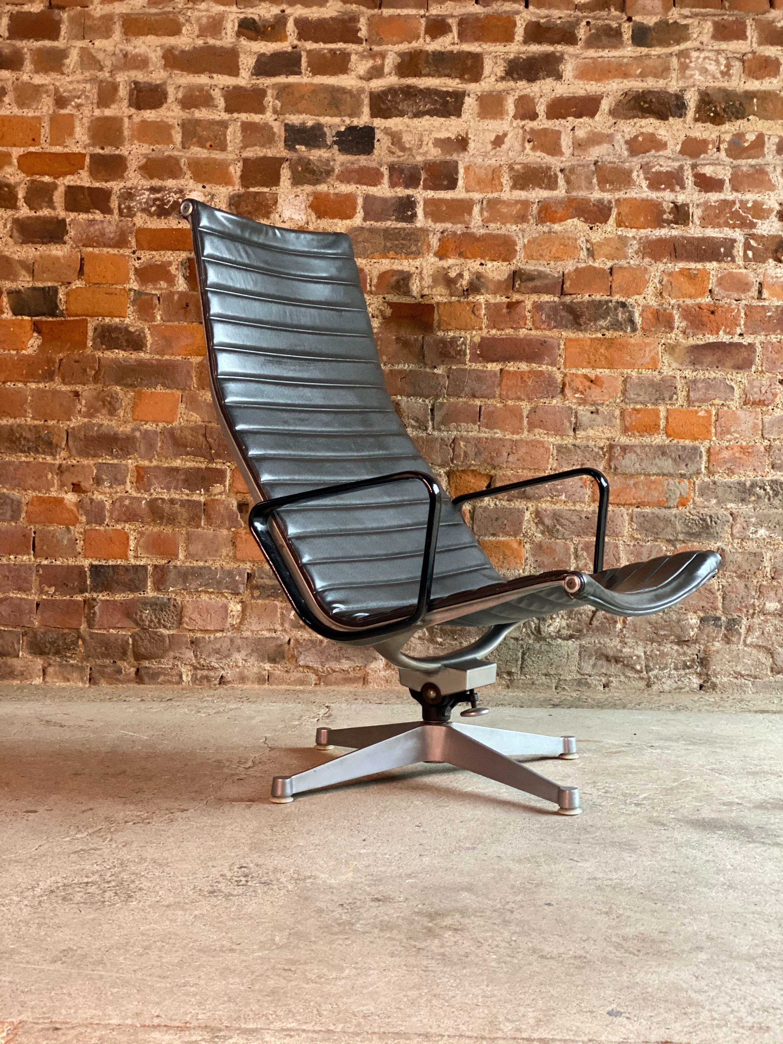Charles & Ray Eames EA 124 Aluminium Chair von Herman Miller:: USA:: um 1960 6