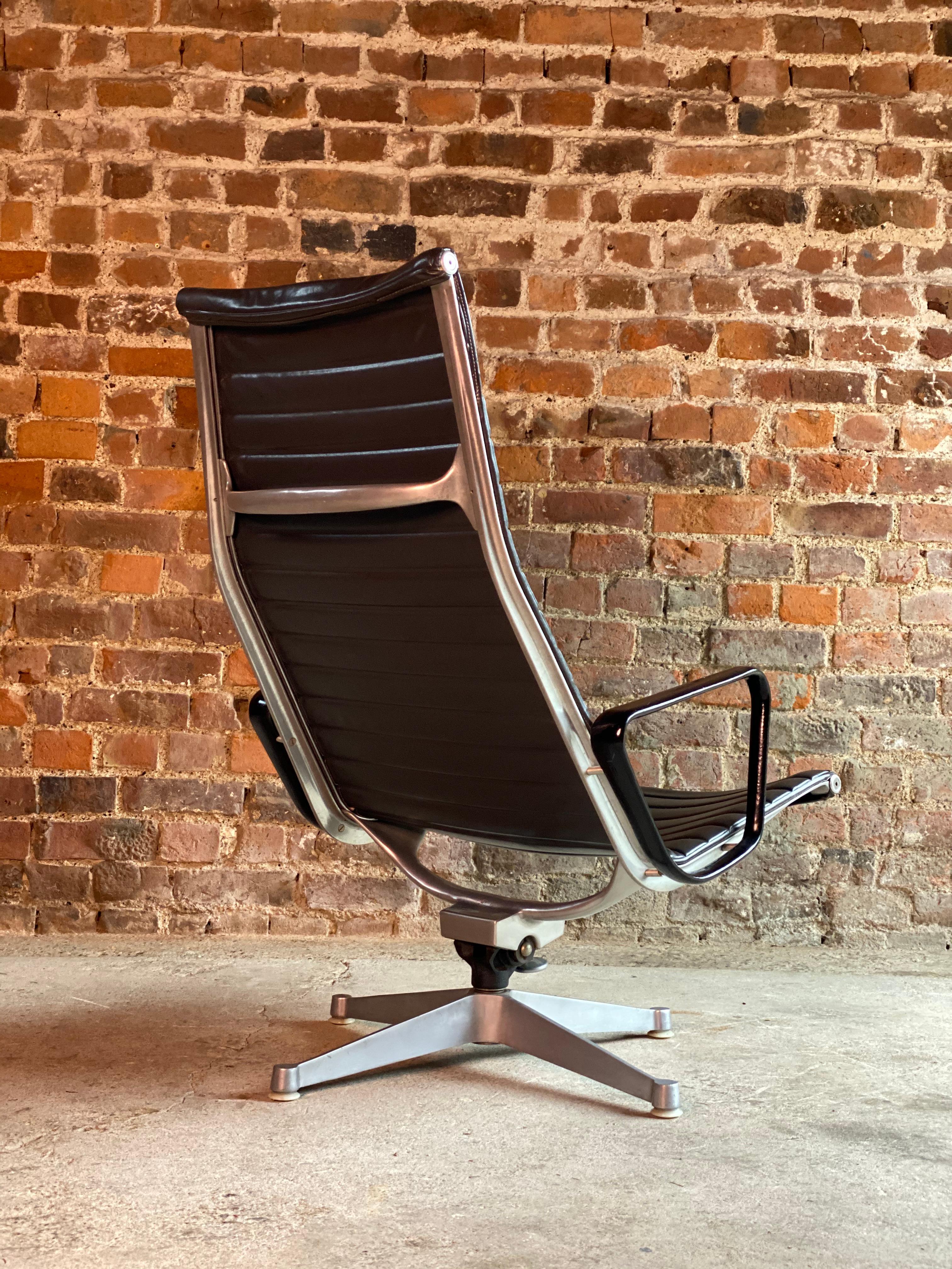 Charles & Ray Eames EA 124 aluminium chair by Herman Miller, USA, circa 1960

Mid-20th century Charles & Ray Eames EA 124 Aluminium group chair by Herman Miller USA finished in original dark grey faux leather upholstery circa 1960, The chair is