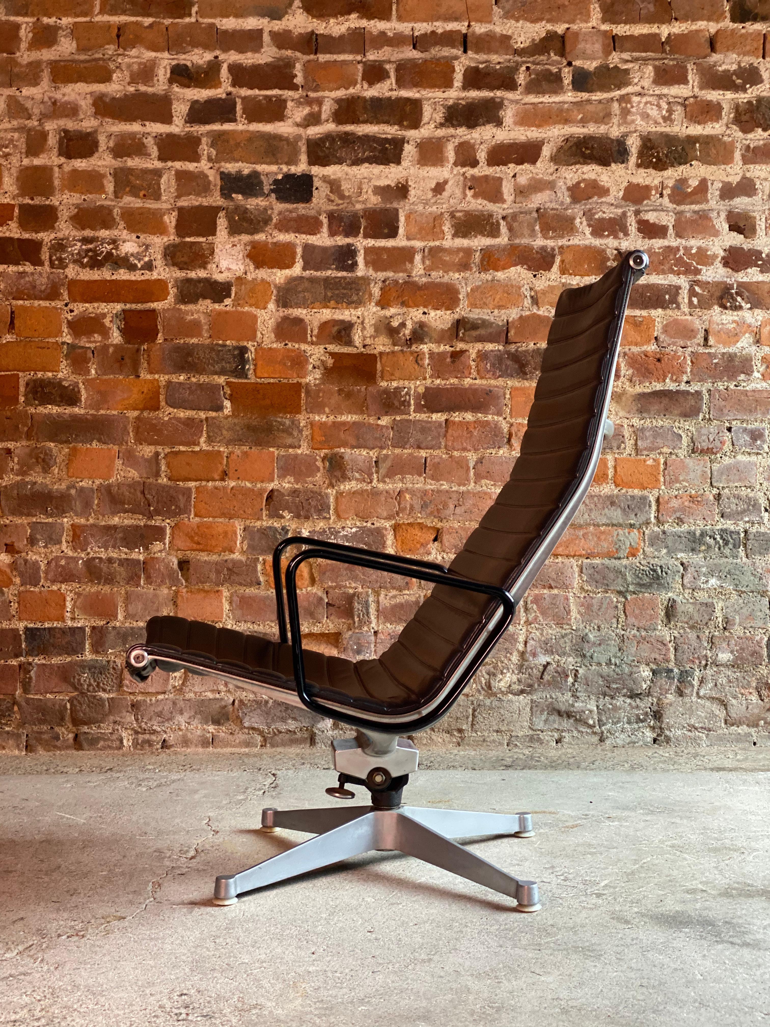 Mid-Century Modern Charles & Ray Eames EA 124 Aluminium Chair by Herman Miller, USA, circa 1960