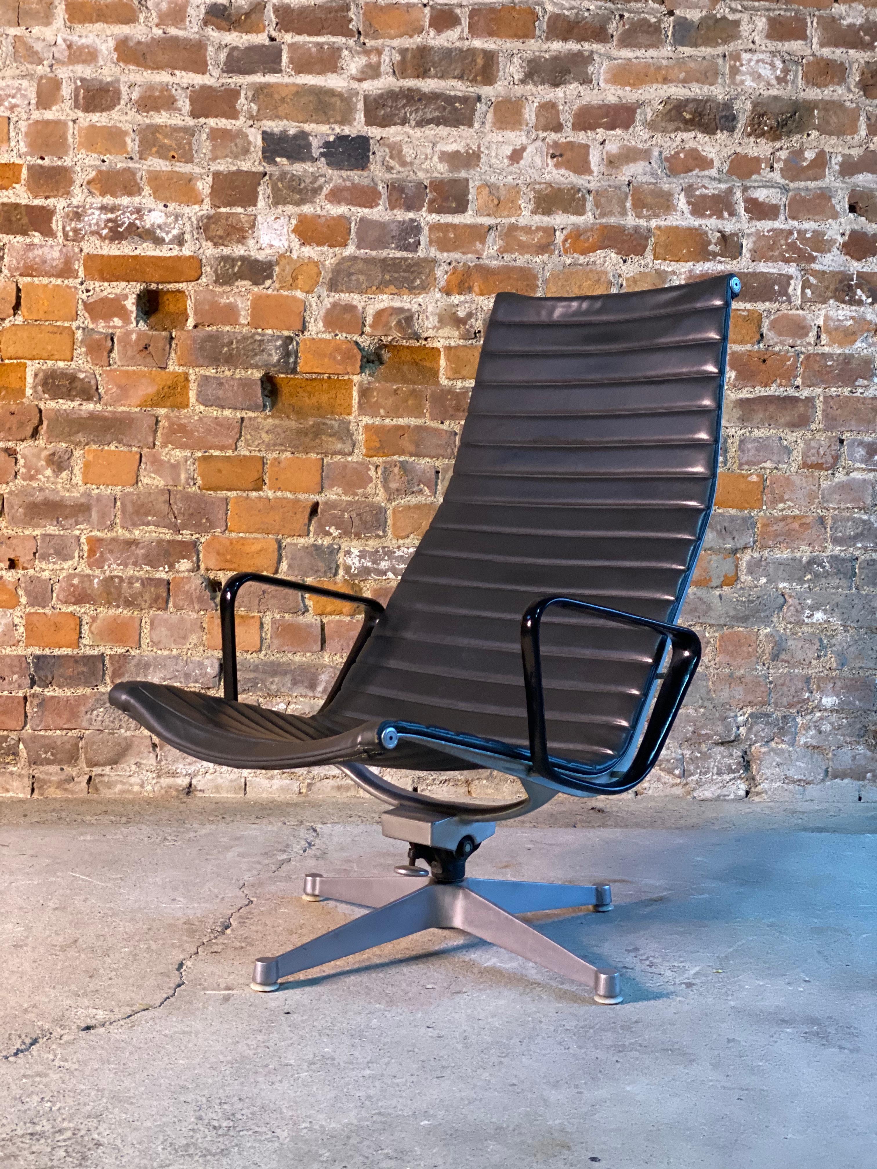 Charles & Ray Eames EA 124 Aluminium Chair von Herman Miller:: USA:: um 1960 2