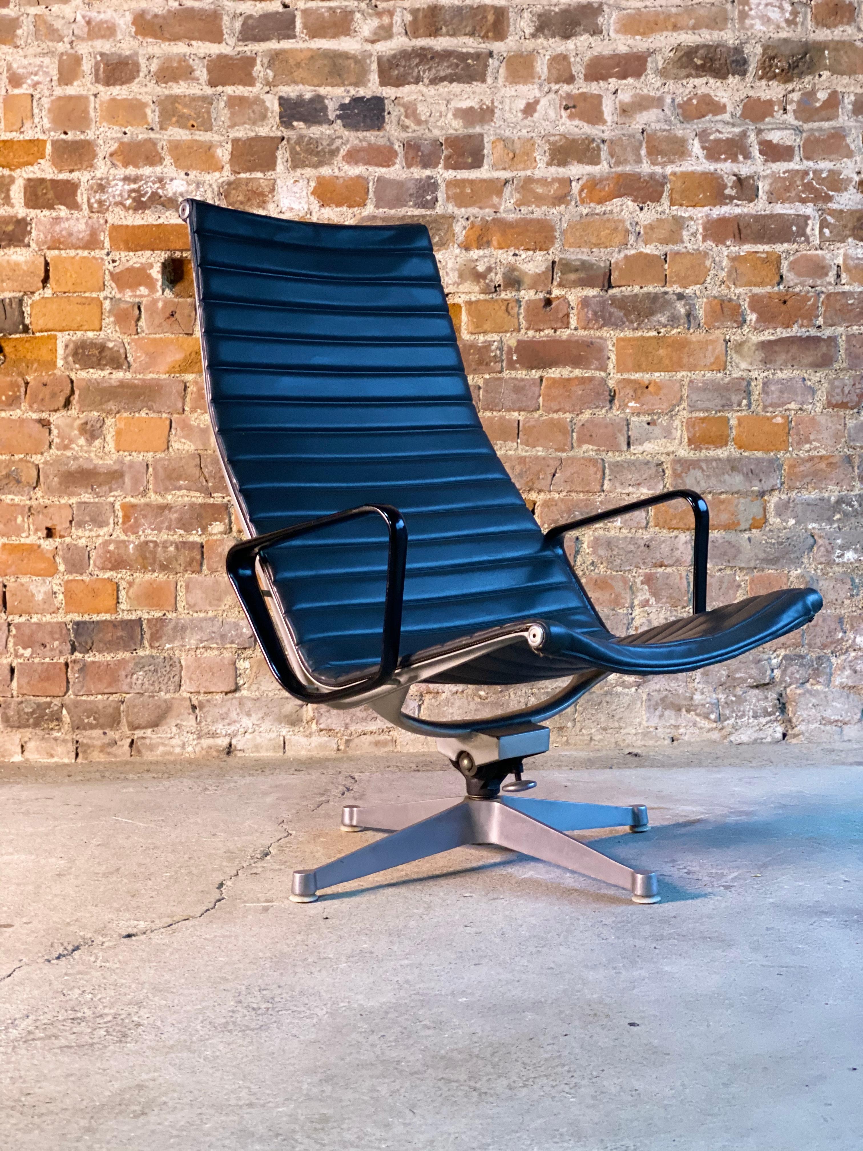 Charles & Ray Eames EA 124 Aluminium Chair von Herman Miller:: USA:: um 1960 3