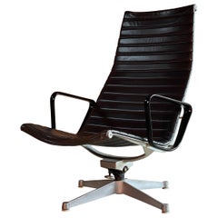 Charles & Ray Eames EA 124 Aluminium Chair by Herman Miller, USA, circa 1960