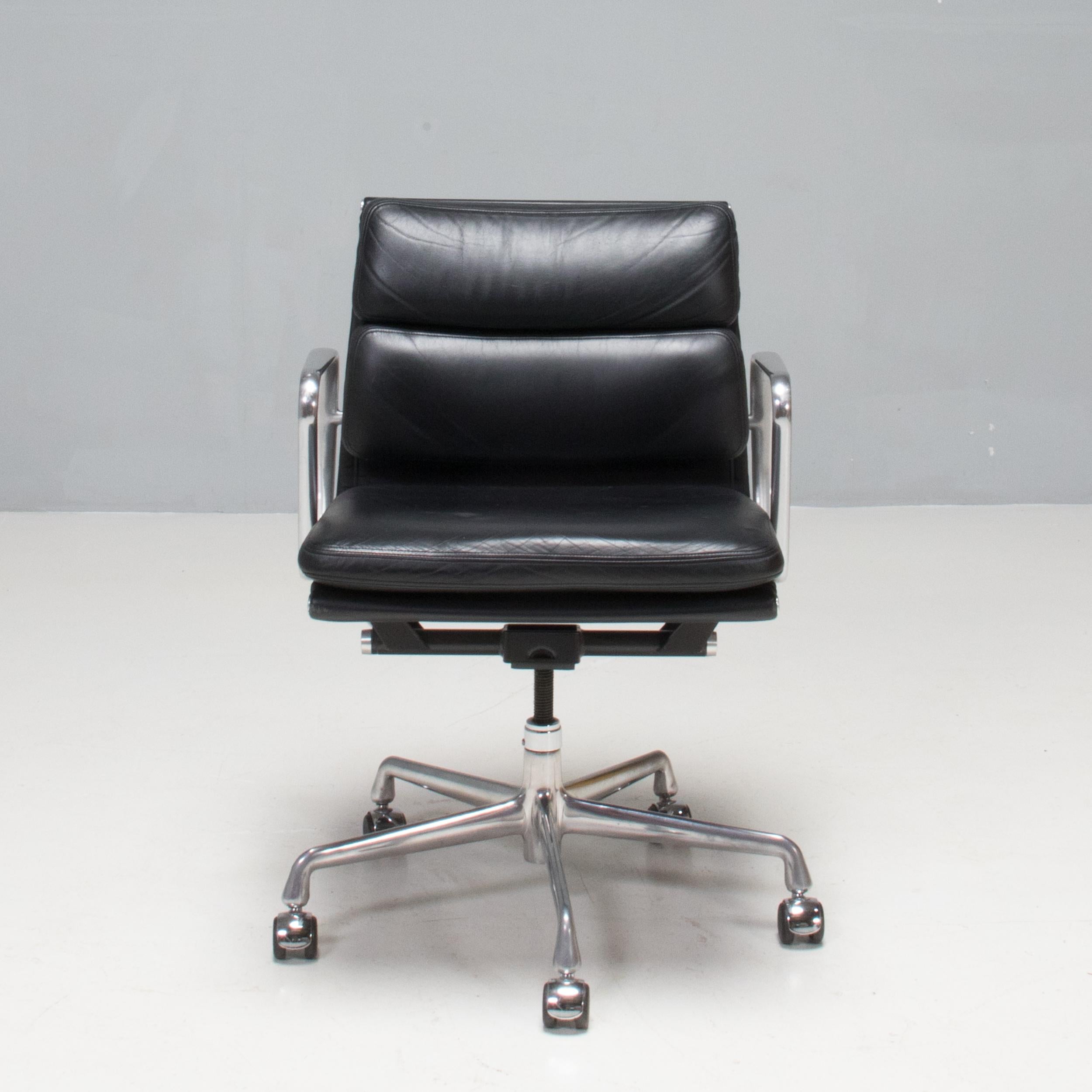 Charles & Ray Eames by Herman Miller EA 435 Soft Pad Black Leather Office Chair In Good Condition In Basildon, London