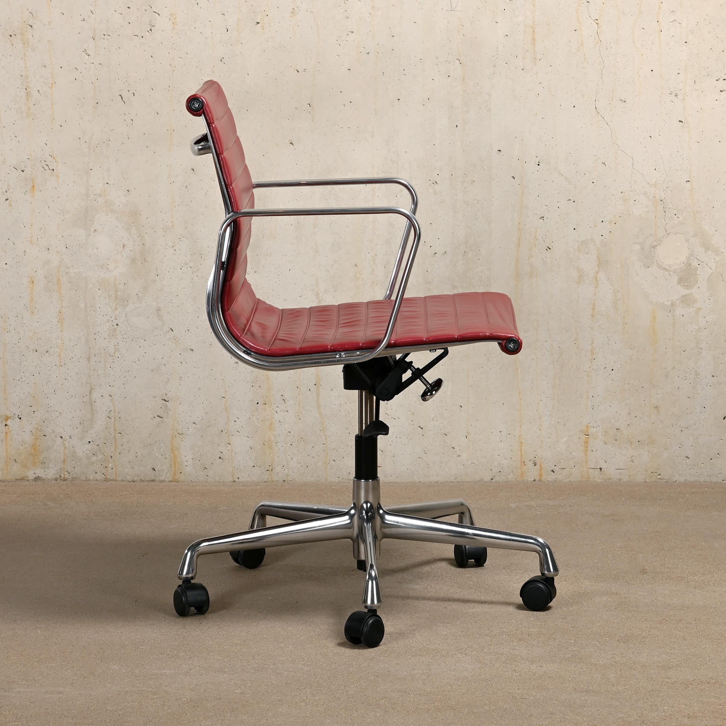 ea117 chair