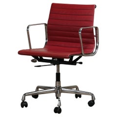 Vintage Charles & Ray Eames EA117 Office Chair in Aubergine Leather and Aluminum, Vitra