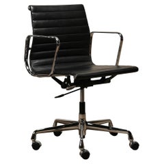 Charles & Ray Eames EA117 Office Chair in Black Leather and Chrome, Vitra