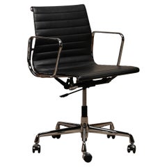 Vintage Charles & Ray Eames EA117 Office Chair in Black Leather and Chrome, Vitra