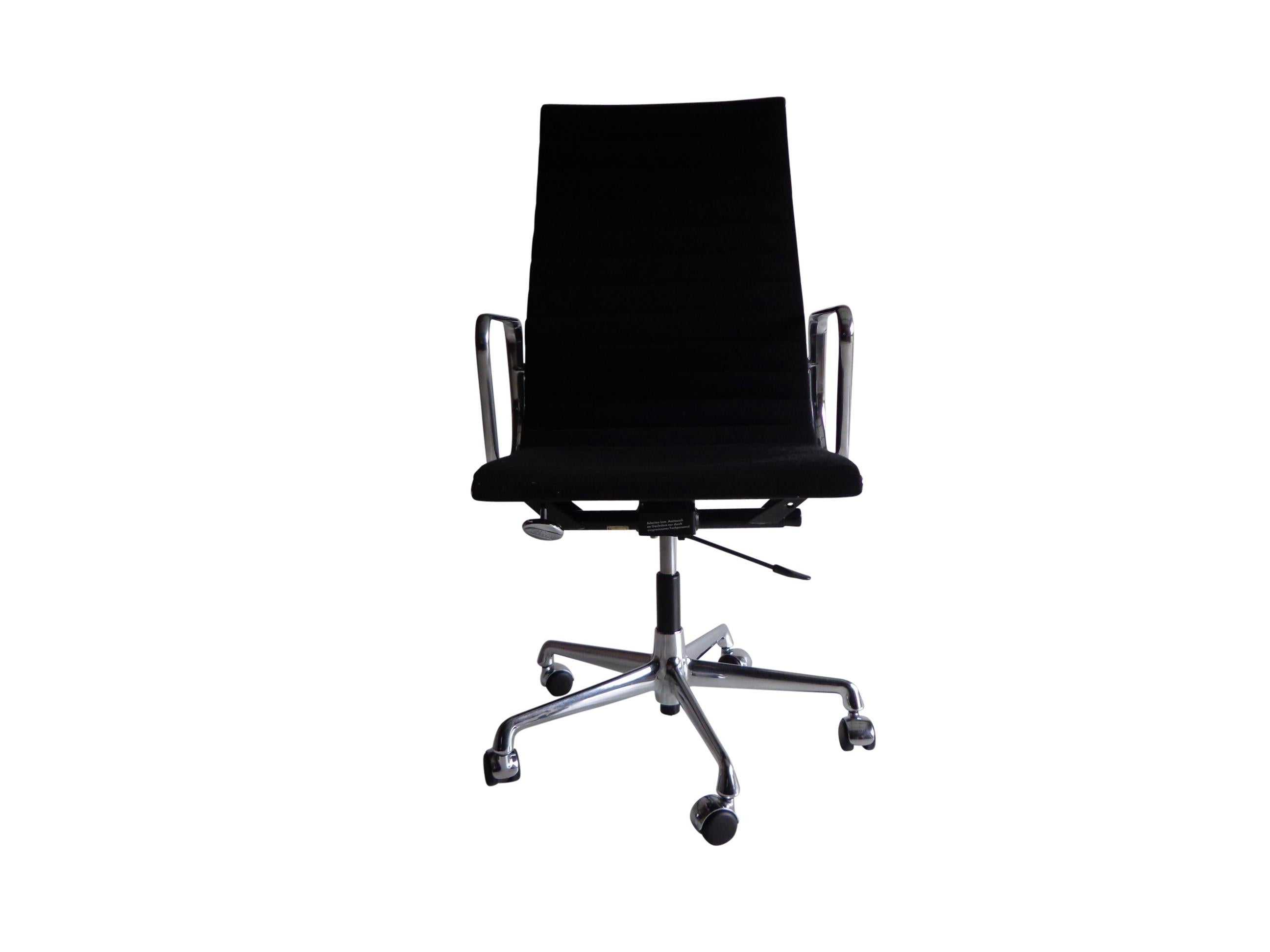 Swiss Charles & Ray Eames EA119 Executive Office Chair by Vitra For Sale
