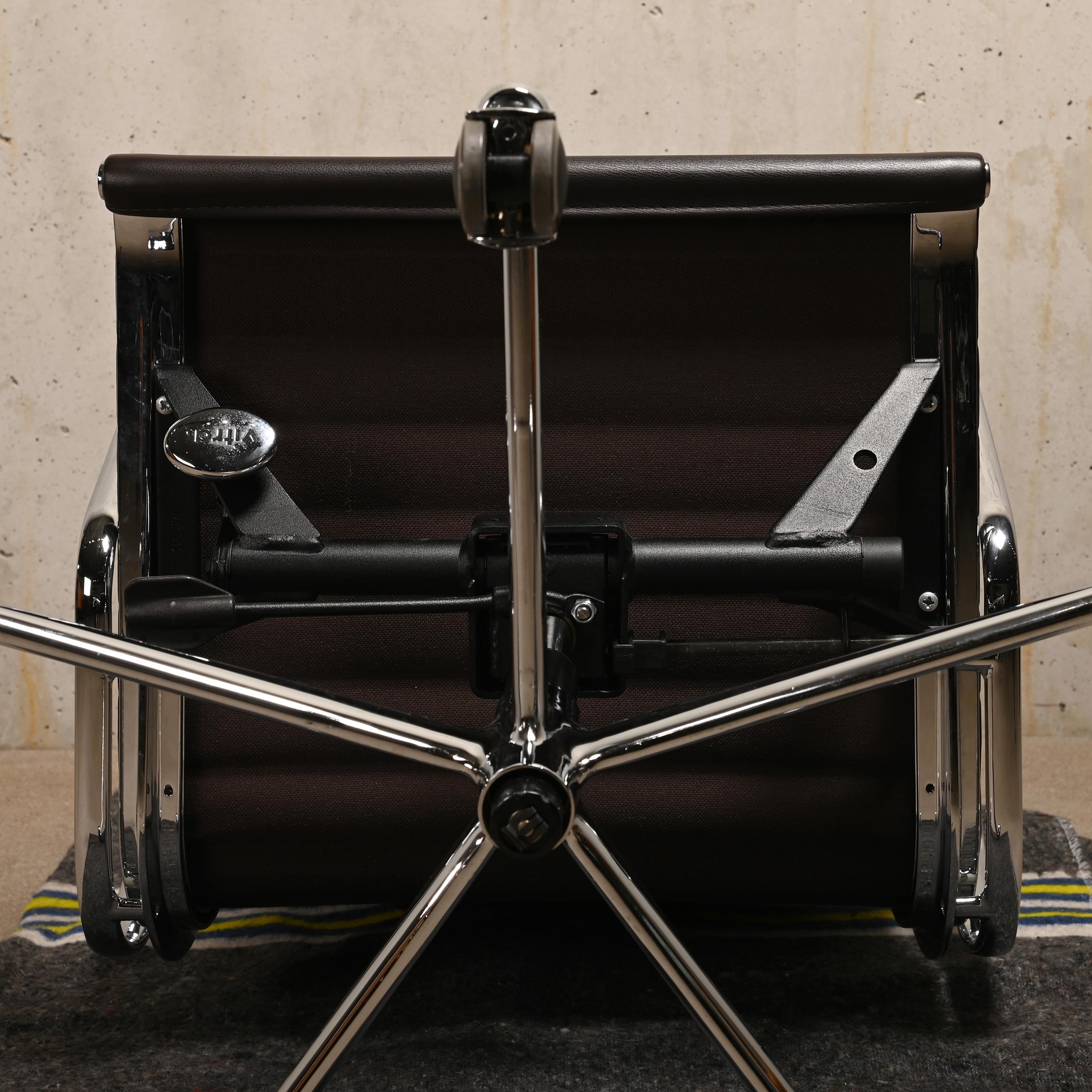 Charles & Ray Eames EA119 Executive Office chair in dark brown leather for Vitra 11
