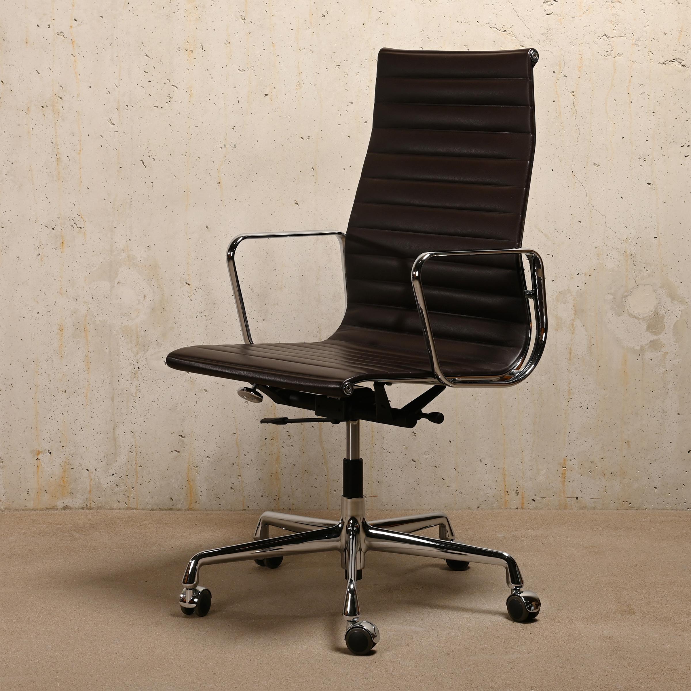 Charles & Ray Eames EA119 Executive Office chair in dark brown leather for Vitra 1