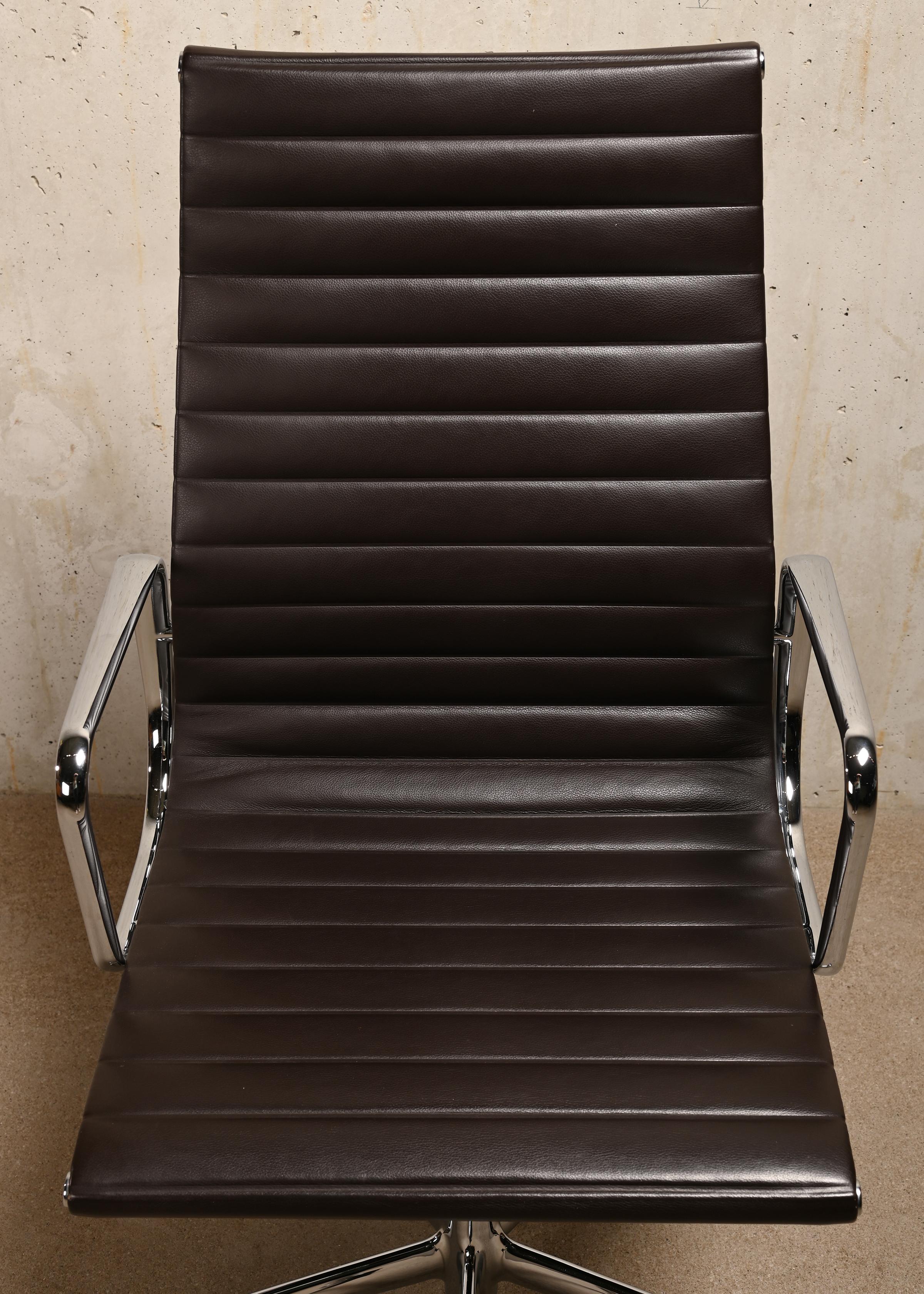 Charles & Ray Eames EA119 Executive Office chair in dark brown leather for Vitra 3