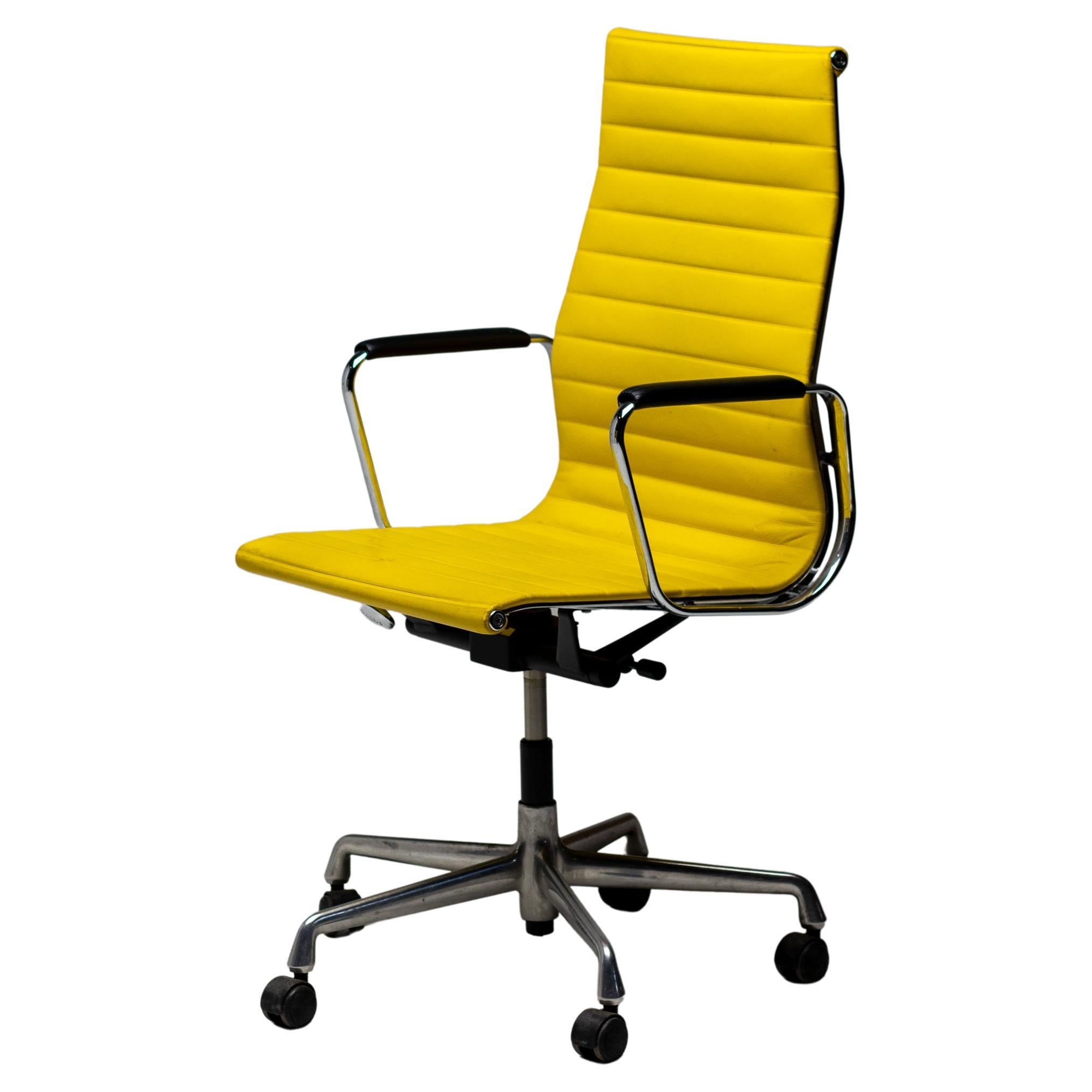 Charles & Ray Eames EA119 Executive Office Chair by Vitra