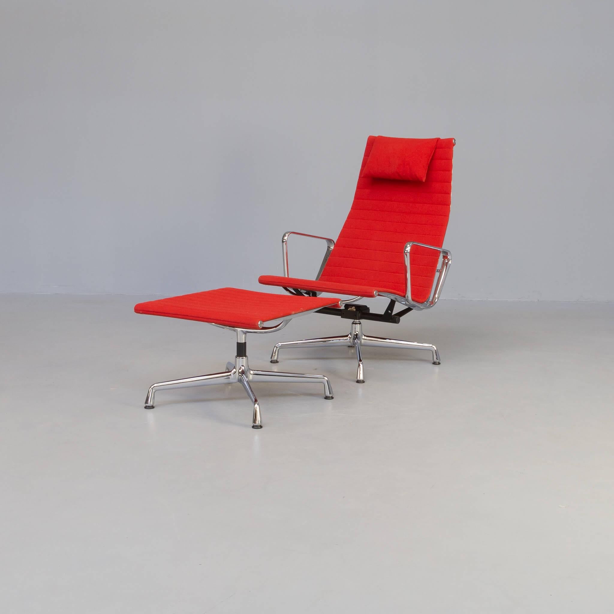 Charles and Ray Eames EA124 and EA125 lounge fauteuil for Vitra For Sale at  1stDibs