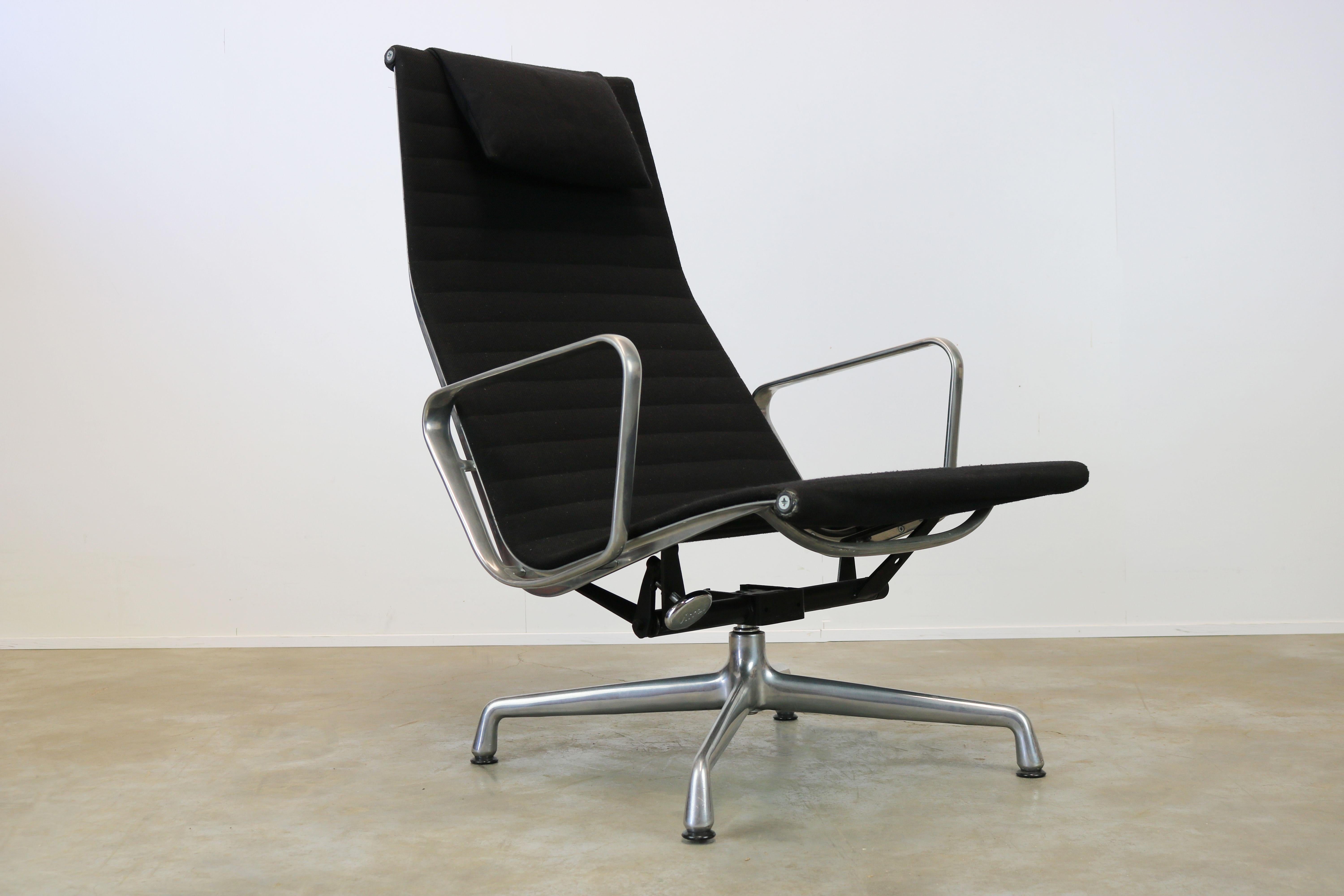 Charles & Ray Eames EA124 + EA125 Lounge Chair und Ottoman Herman Miller:: 1970er Jahre 3