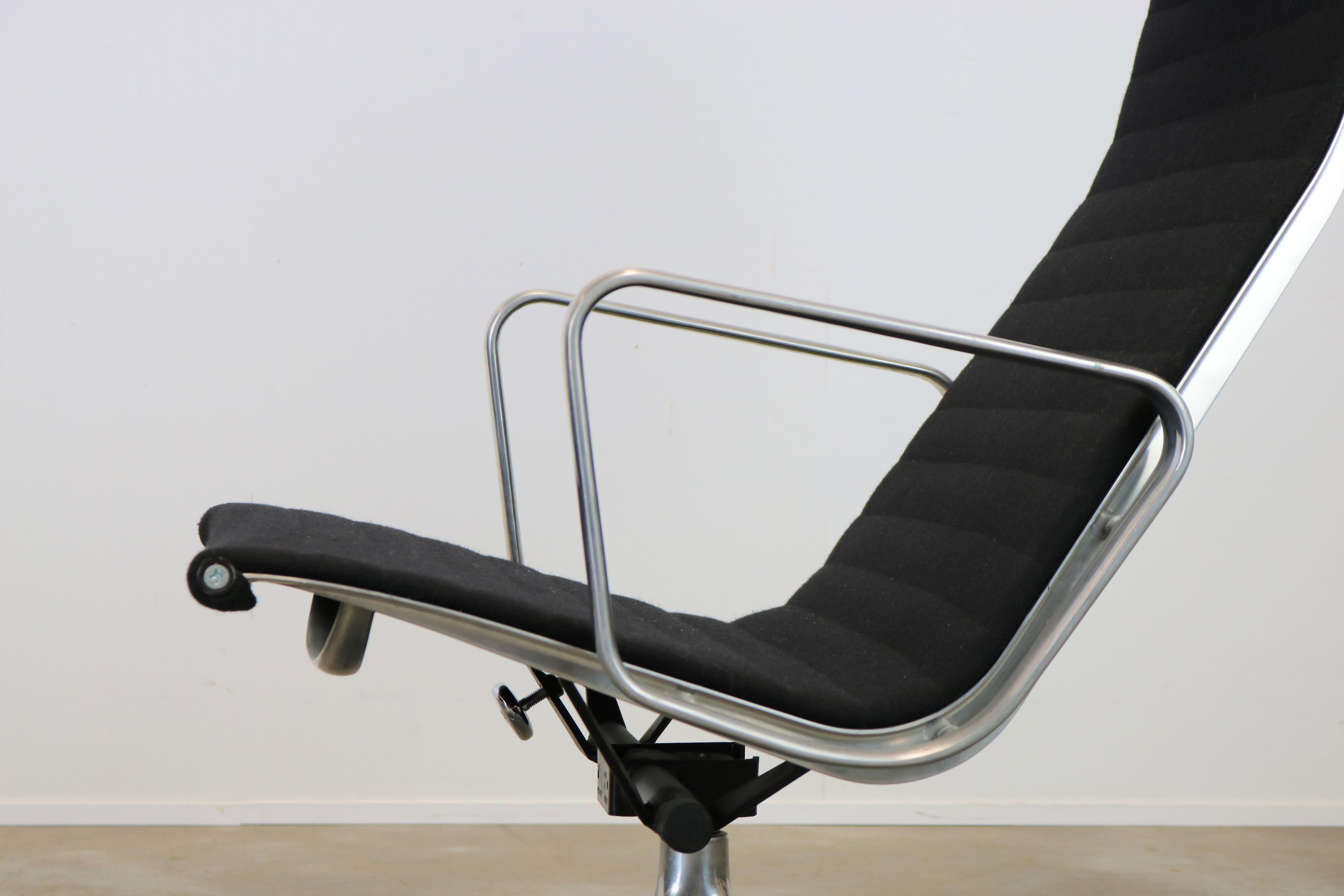 Charles & Ray Eames EA124 + EA125 Lounge Chair und Ottoman Herman Miller:: 1970er Jahre (amerikanisch)