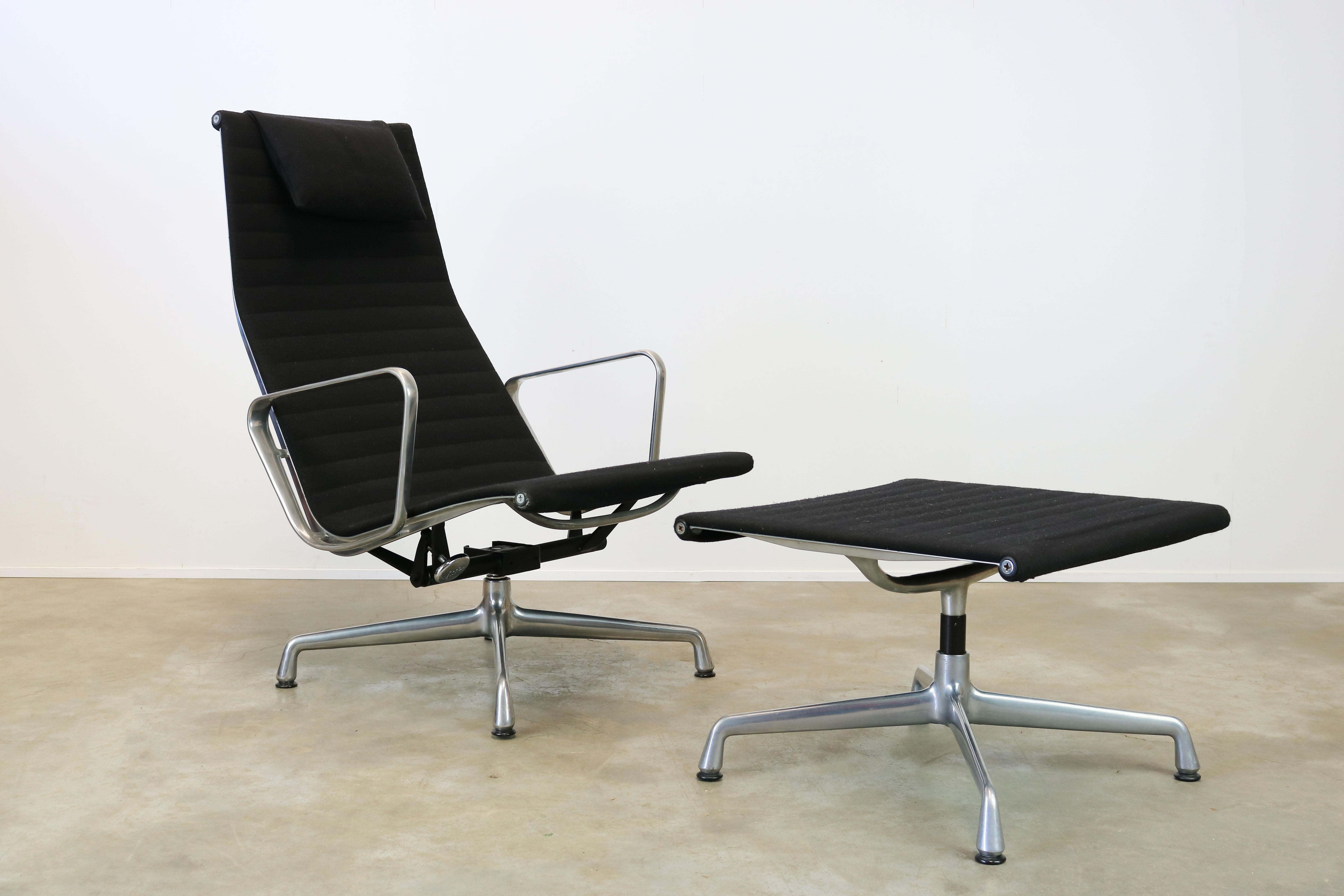 Charles & Ray Eames EA124 + EA125 Lounge Chair und Ottoman Herman Miller:: 1970er Jahre 1