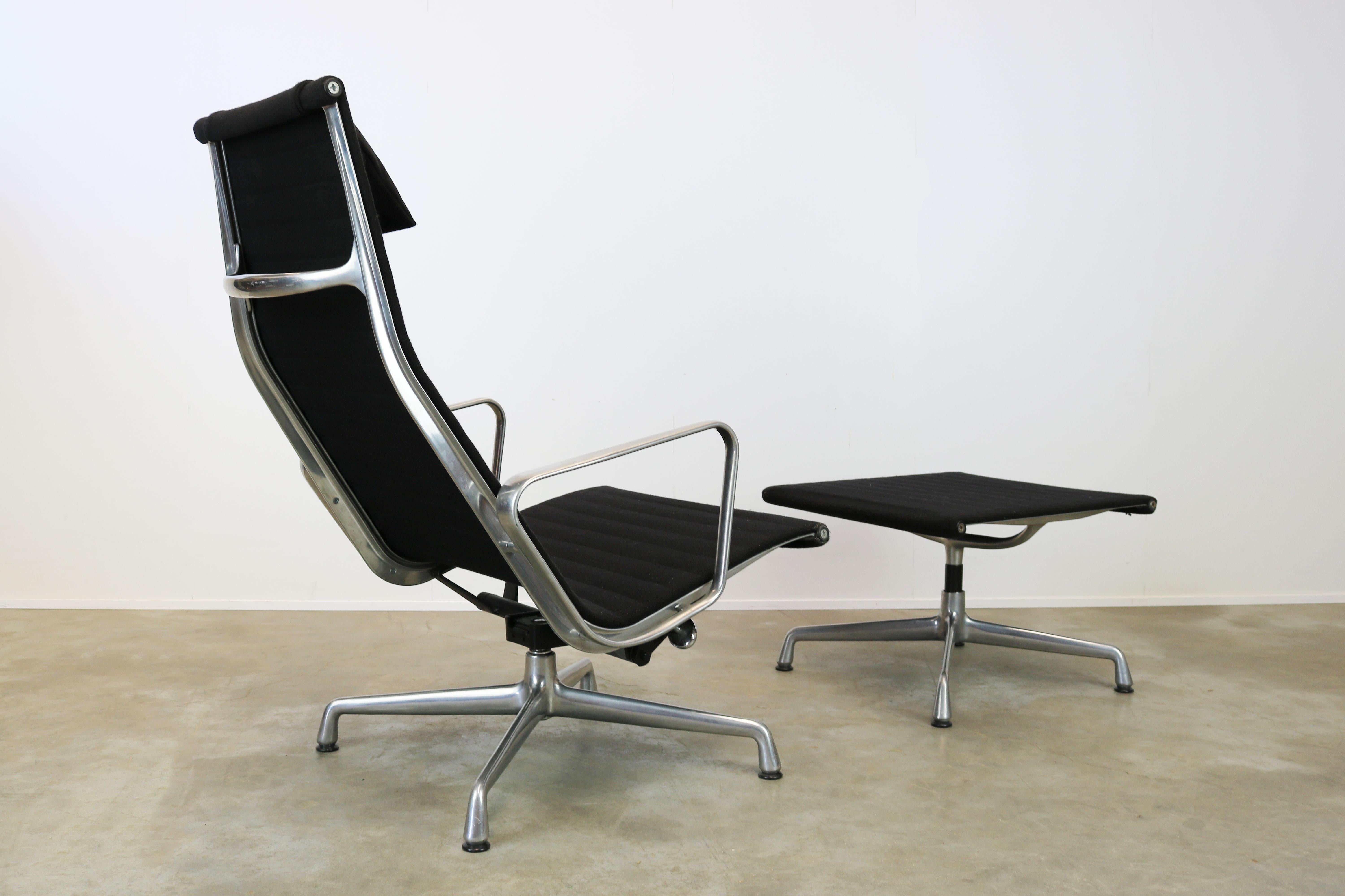 Charles & Ray Eames EA124 + EA125 Lounge Chair and Ottoman Herman Miller, 1970s 2