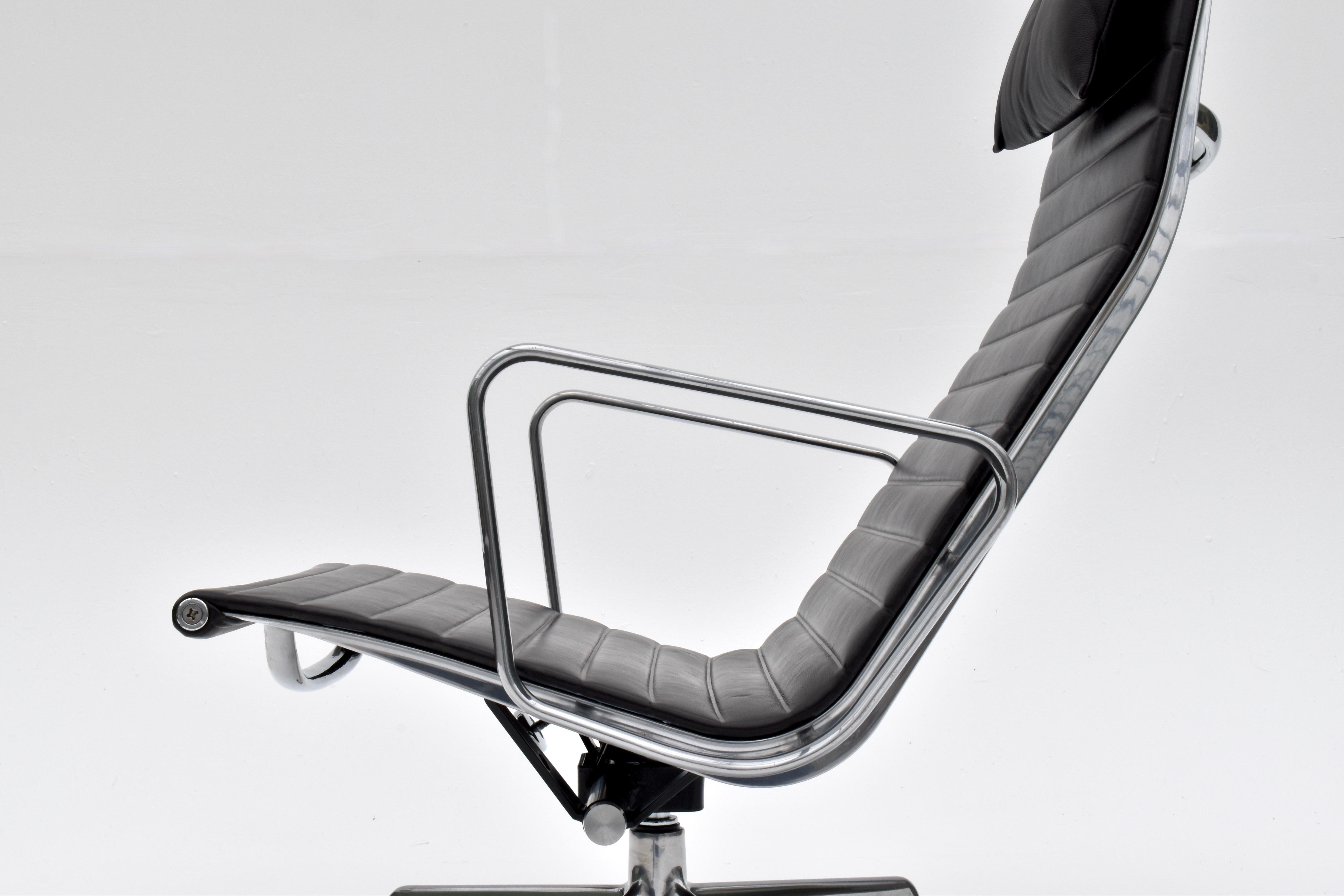 Charles & Ray Eames EA124 Leather Lounge Chair For Vitra For Sale 5