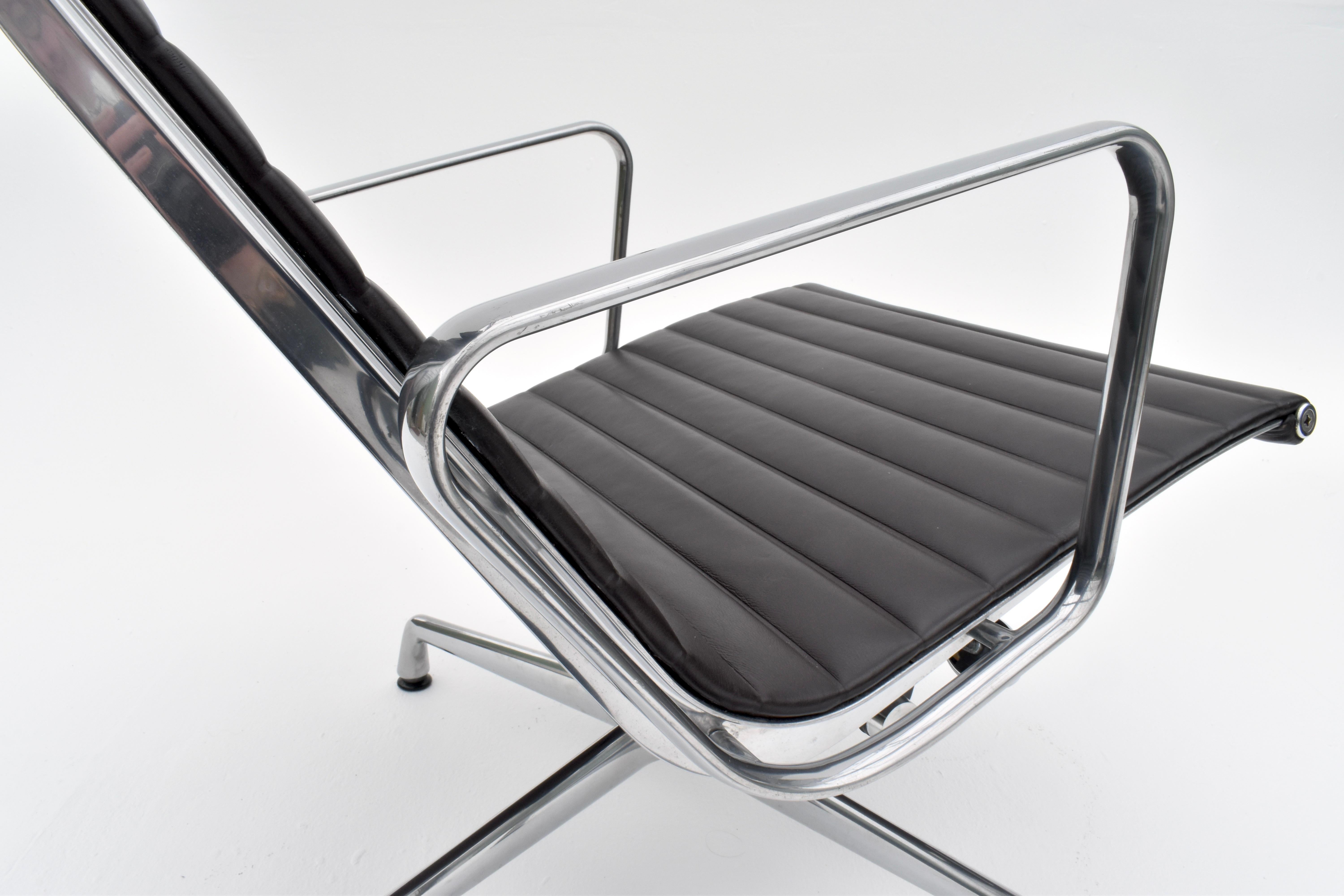 Charles & Ray Eames EA124 Leather Lounge Chair For Vitra For Sale 8