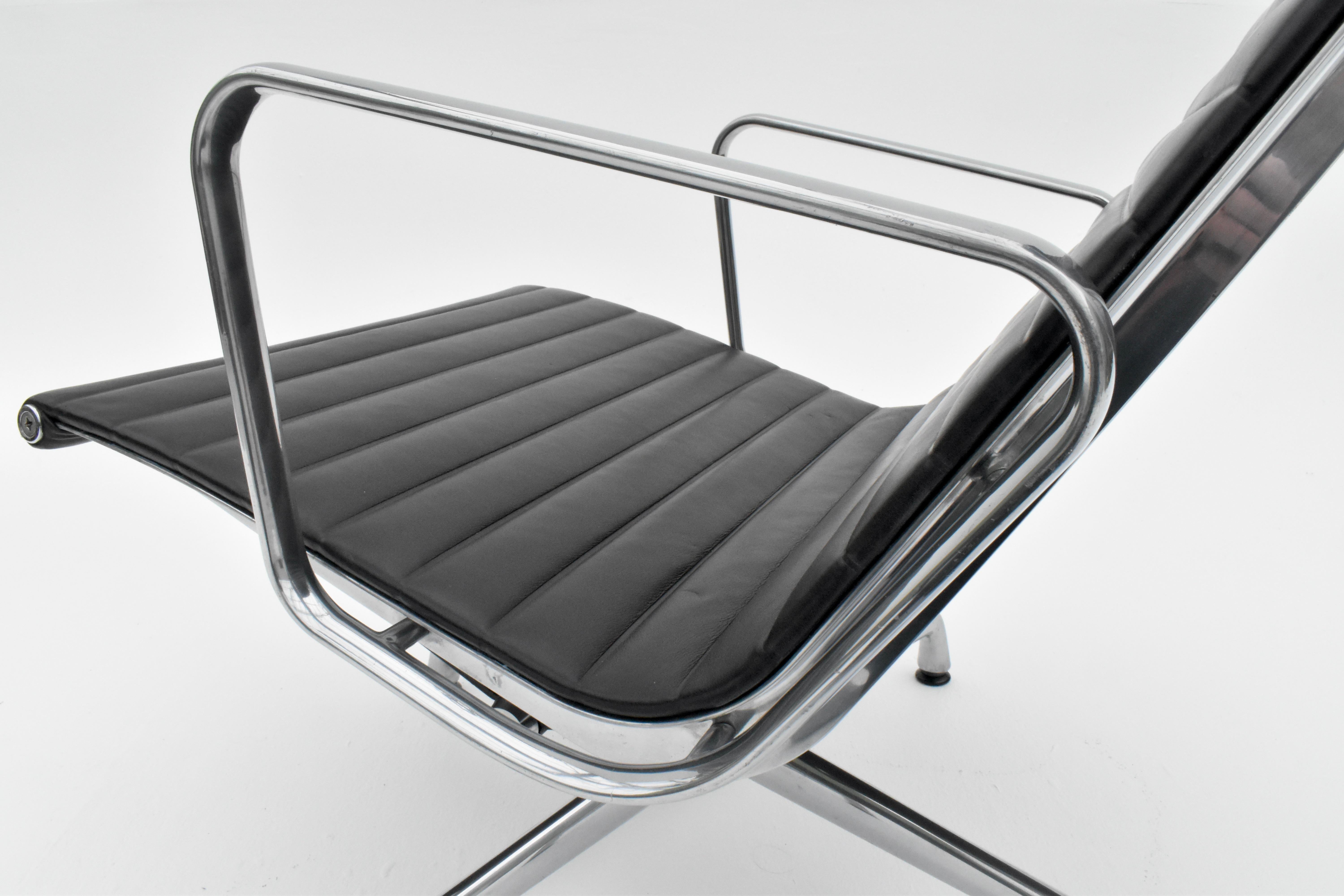 Charles & Ray Eames EA124 Leather Lounge Chair For Vitra For Sale 9