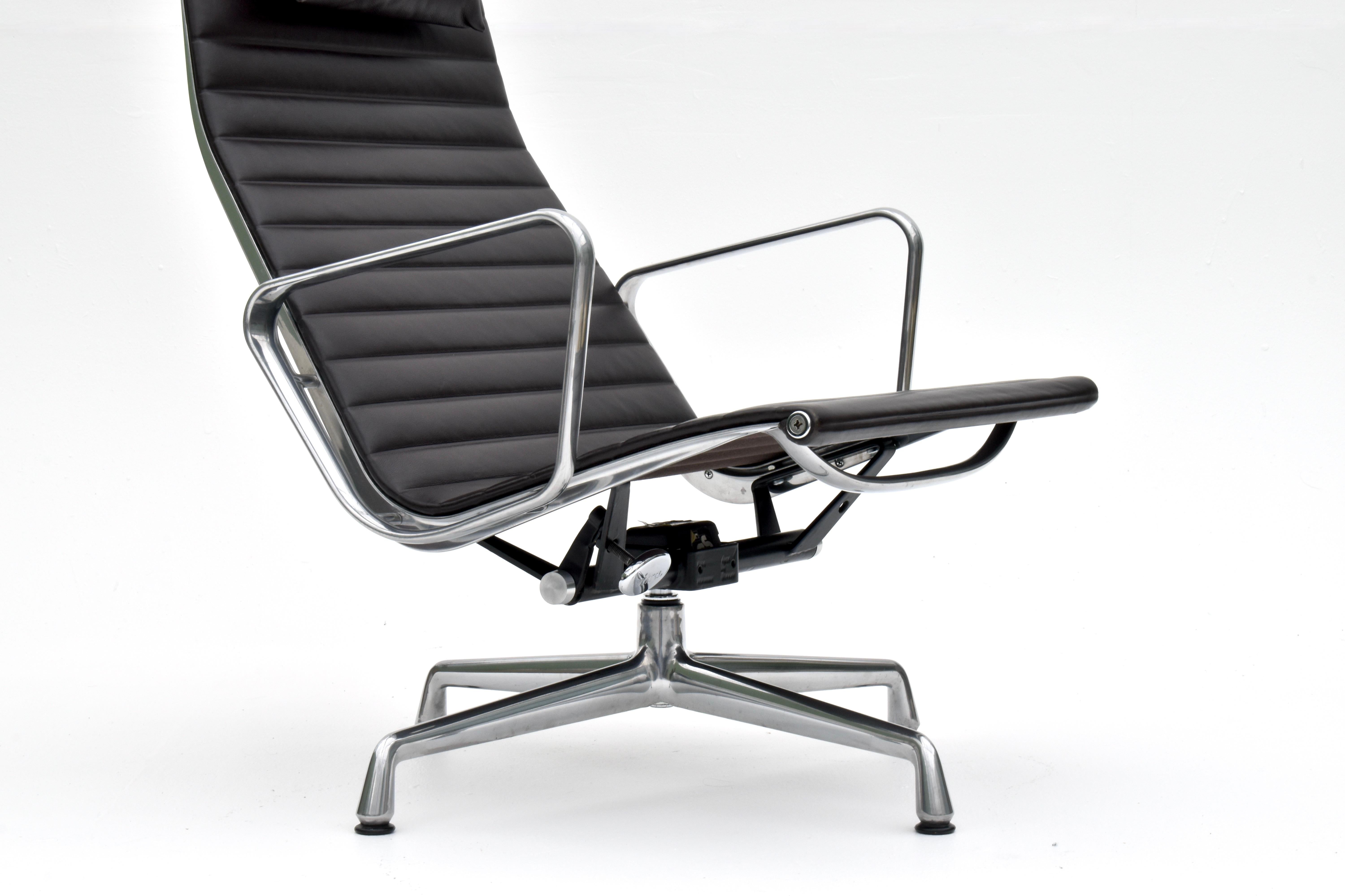 Mid-Century Modern Charles & Ray Eames EA124 Leather Lounge Chair For Vitra For Sale