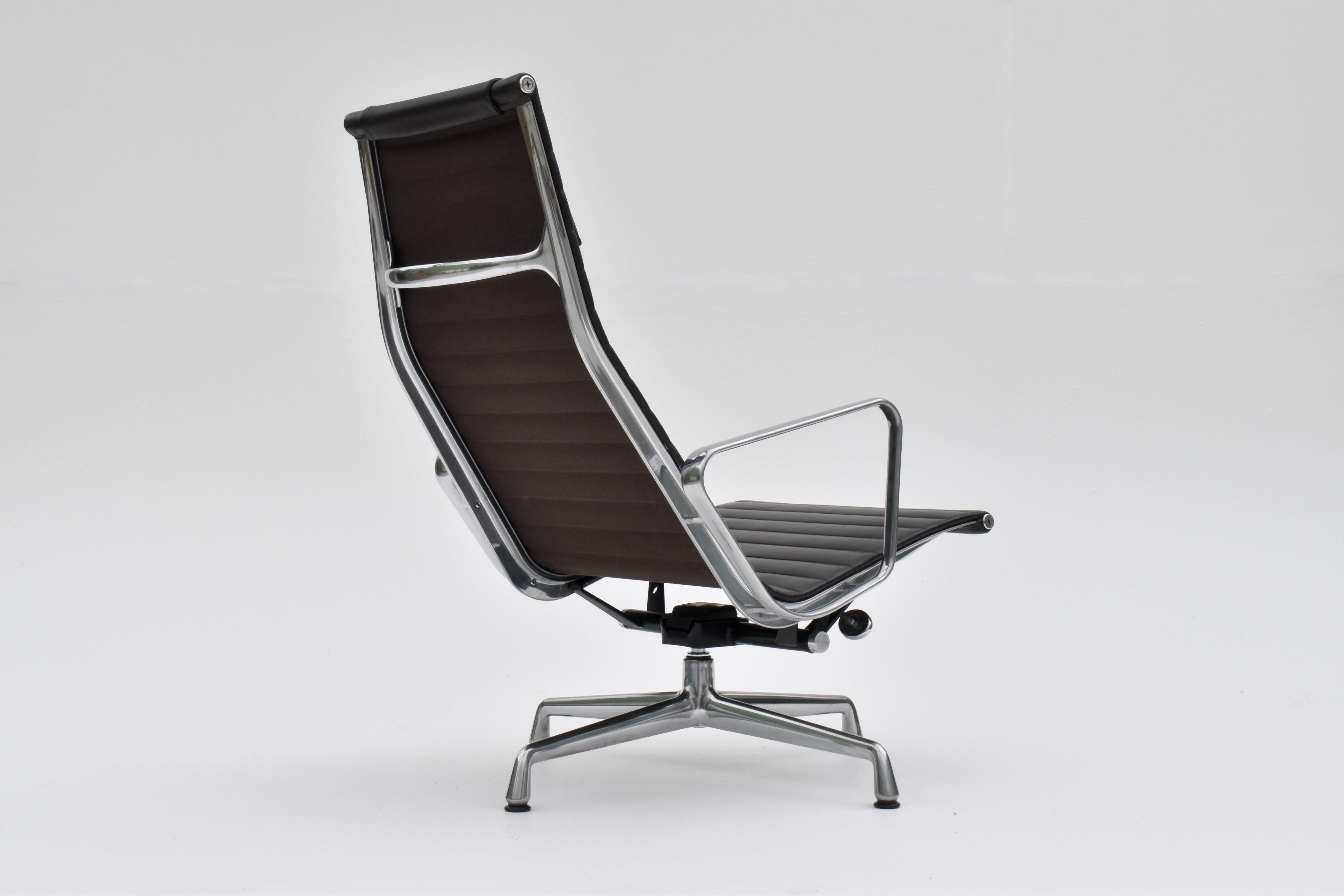 Aluminum Charles & Ray Eames EA124 Leather Lounge Chair For Vitra For Sale