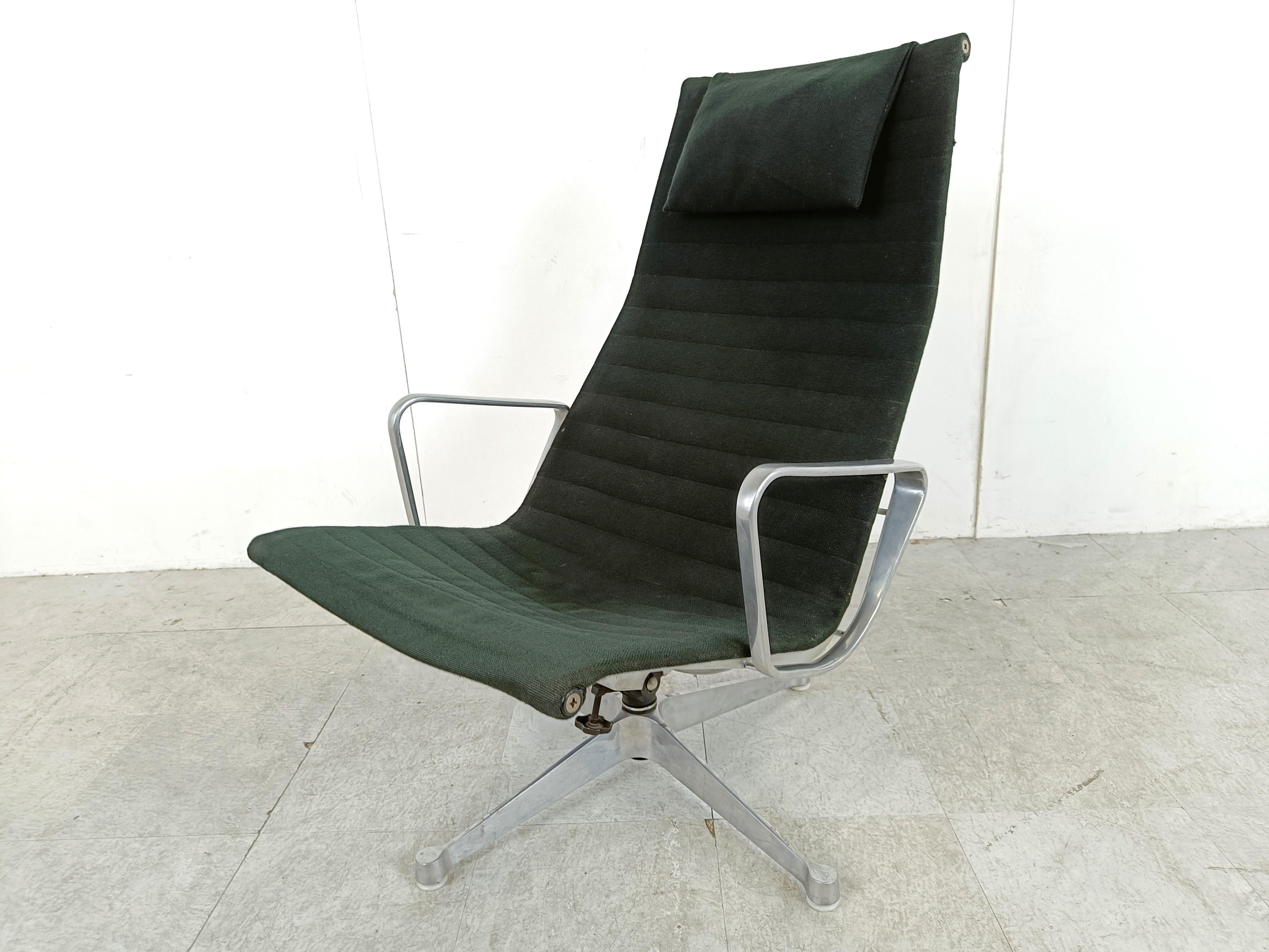 Fin du 20e siècle Charles and Ray Eames EA124 Chaise longue en tissu noir, années 1970 en vente