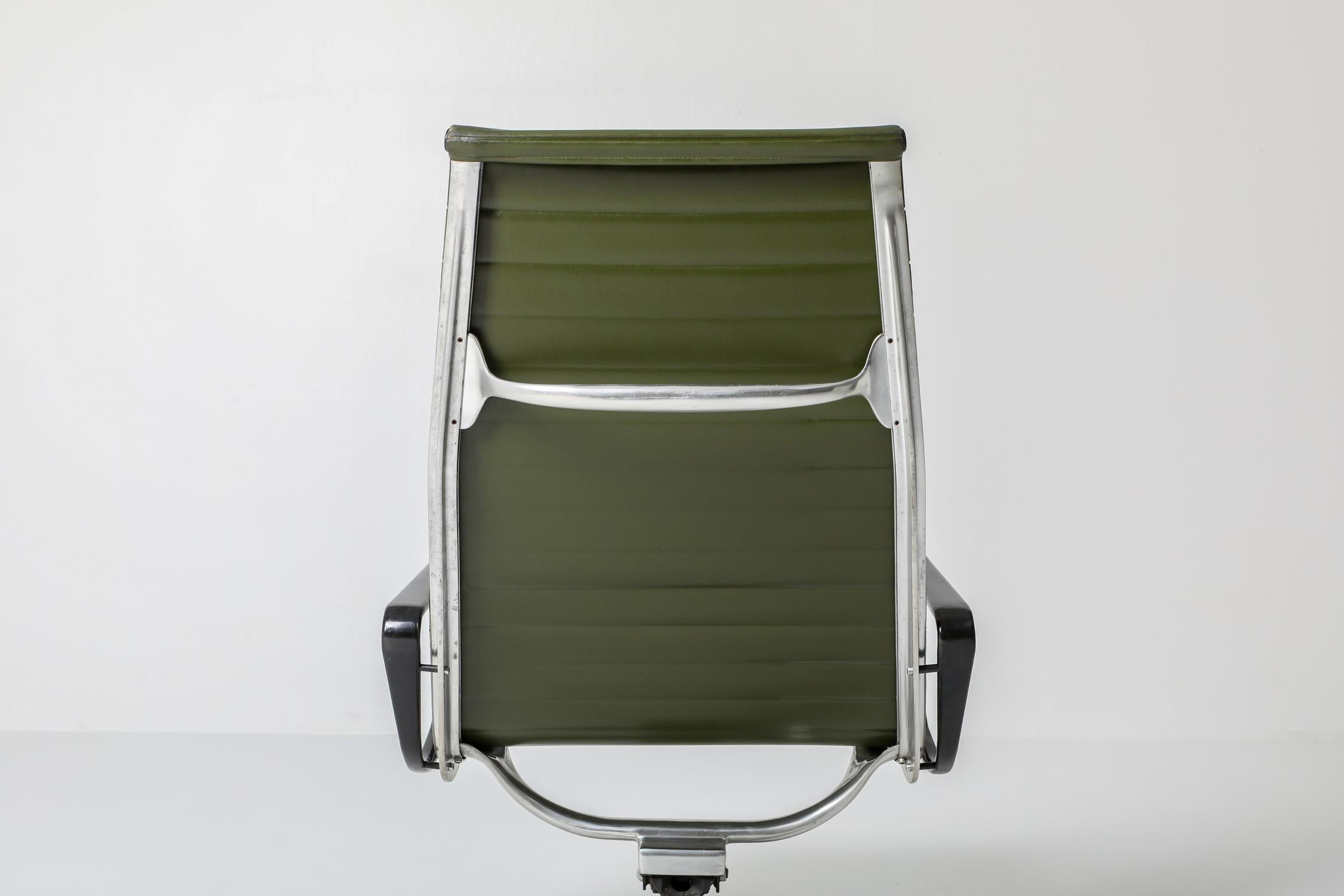 Charles & Ray Eames EA124 Lounge Chairs in Green Leather by Herman Miller 4