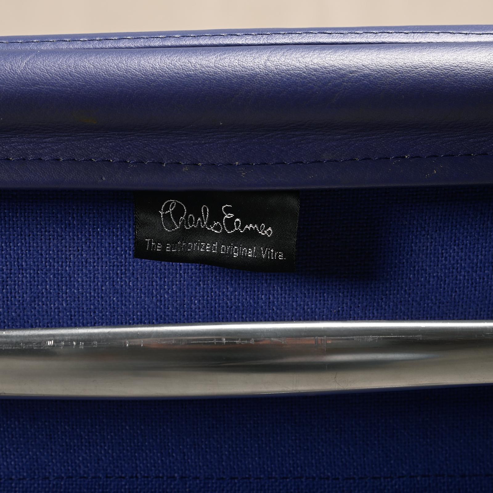 Charles & Ray Eames EA208 Chair in polished aluminum and Indigo blue leather 7