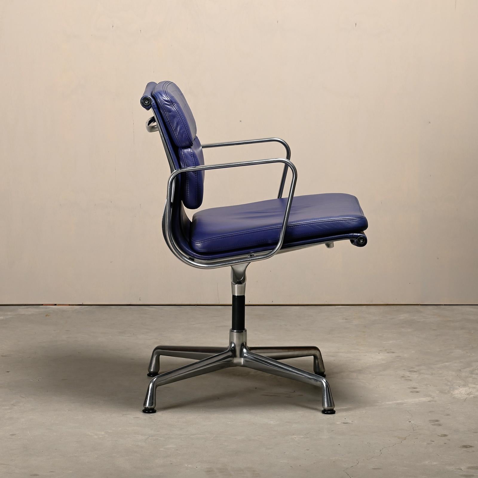 Mid-Century Modern Charles & Ray Eames EA208 Chair in polished aluminum and Indigo blue leather