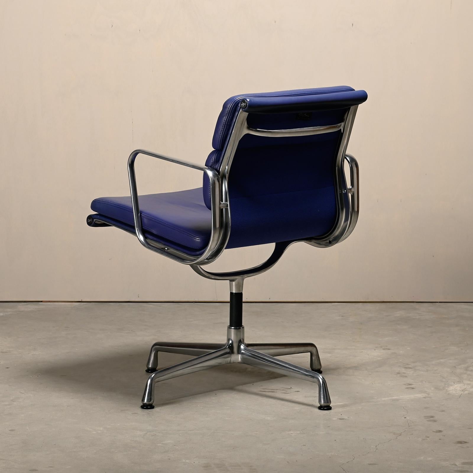 20th Century Charles & Ray Eames EA208 Chair in polished aluminum and Indigo blue leather