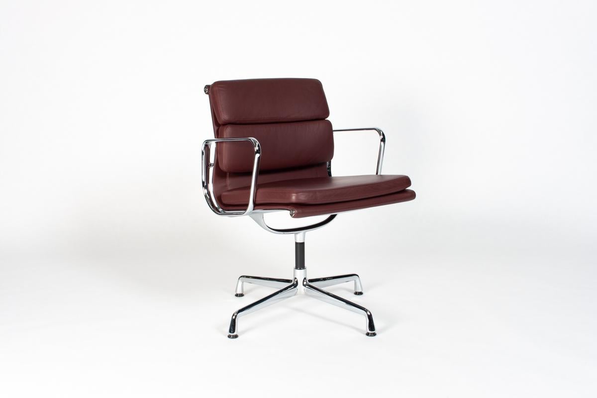 Mid-20th Century Charles & Ray Eames EA208 Conference and Dining Chair Aubergine Leather, Vitra