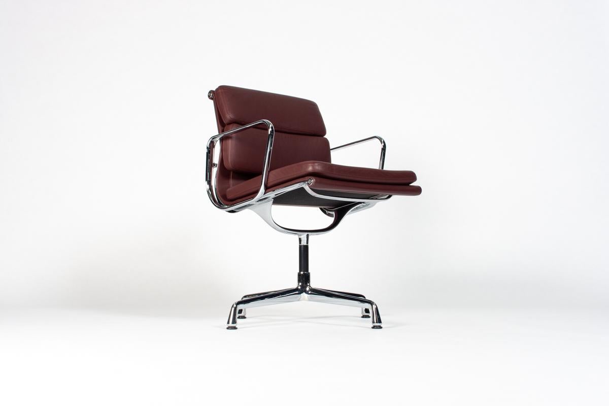 Chrome Charles & Ray Eames EA208 Conference and Dining Chair Aubergine Leather, Vitra