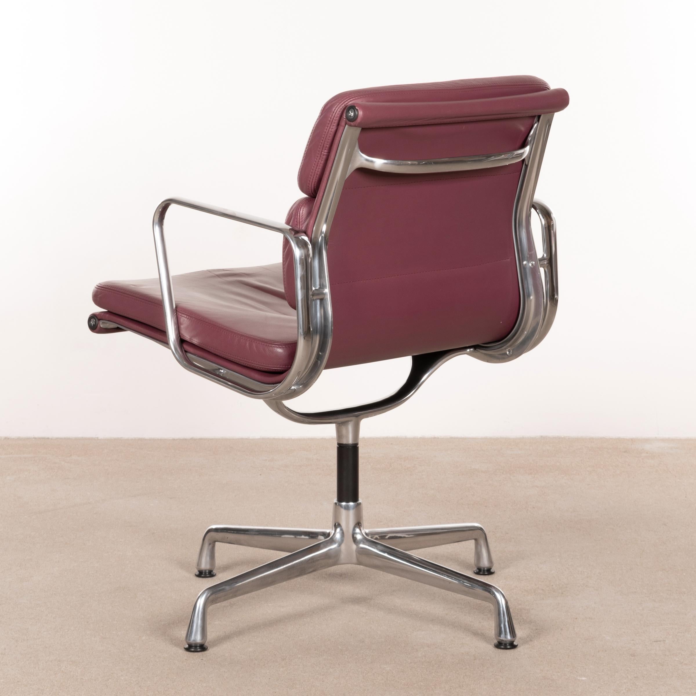 Comfortable Soft Pad chairs designed by Charles & Ray Eames in 1969 and manufactured by Vitra. Polished aluminum frames with swivel function with leather cushions in an aubergine / purple tone. Backside also in leather which is optional in this