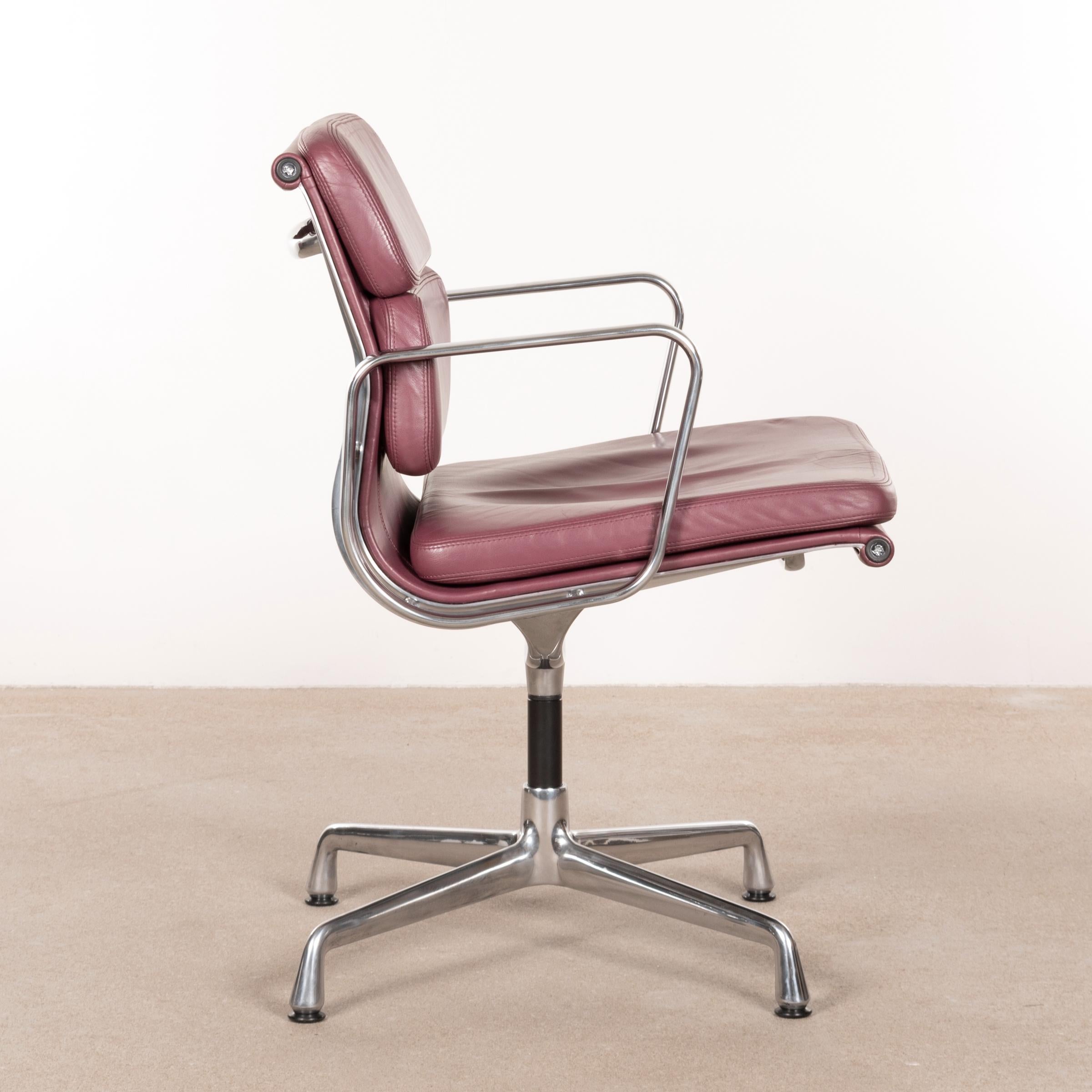 German Charles & Ray Eames EA208 Soft Pad Chair in Aubergine / Purple leather by Vitra