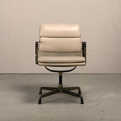 Charles & Ray Eames EA208 Soft Pad Chairs Smoked Chrome and Sand leather, Vitra