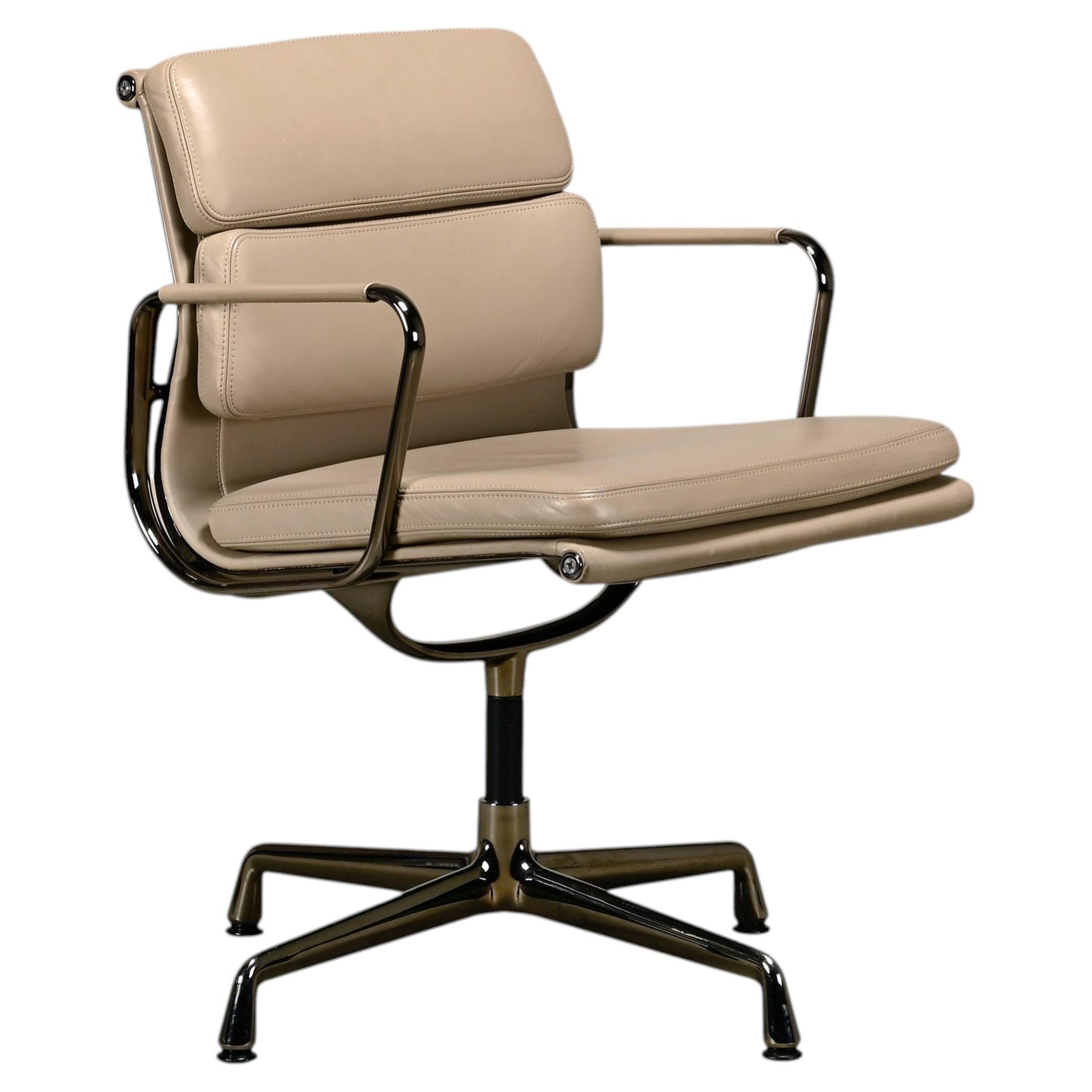 Grupo de Aluminio Eames