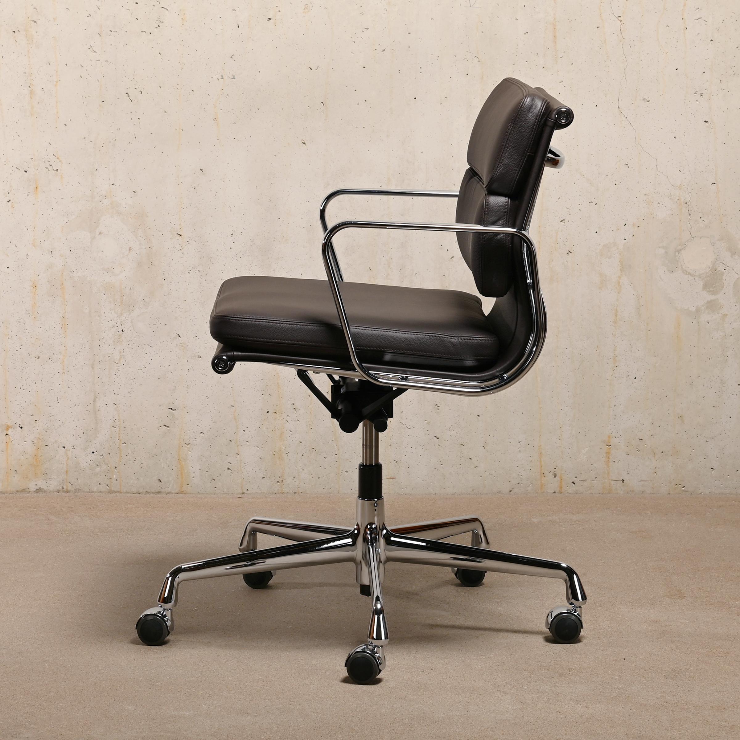 Aluminum Charles & Ray Eames EA217 Office Chair in Chocolate Brown Leather, Vitra For Sale