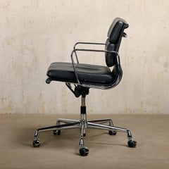 Charles & Ray Eames EA217 Office Chair in Chrome and Black leather, Vitra