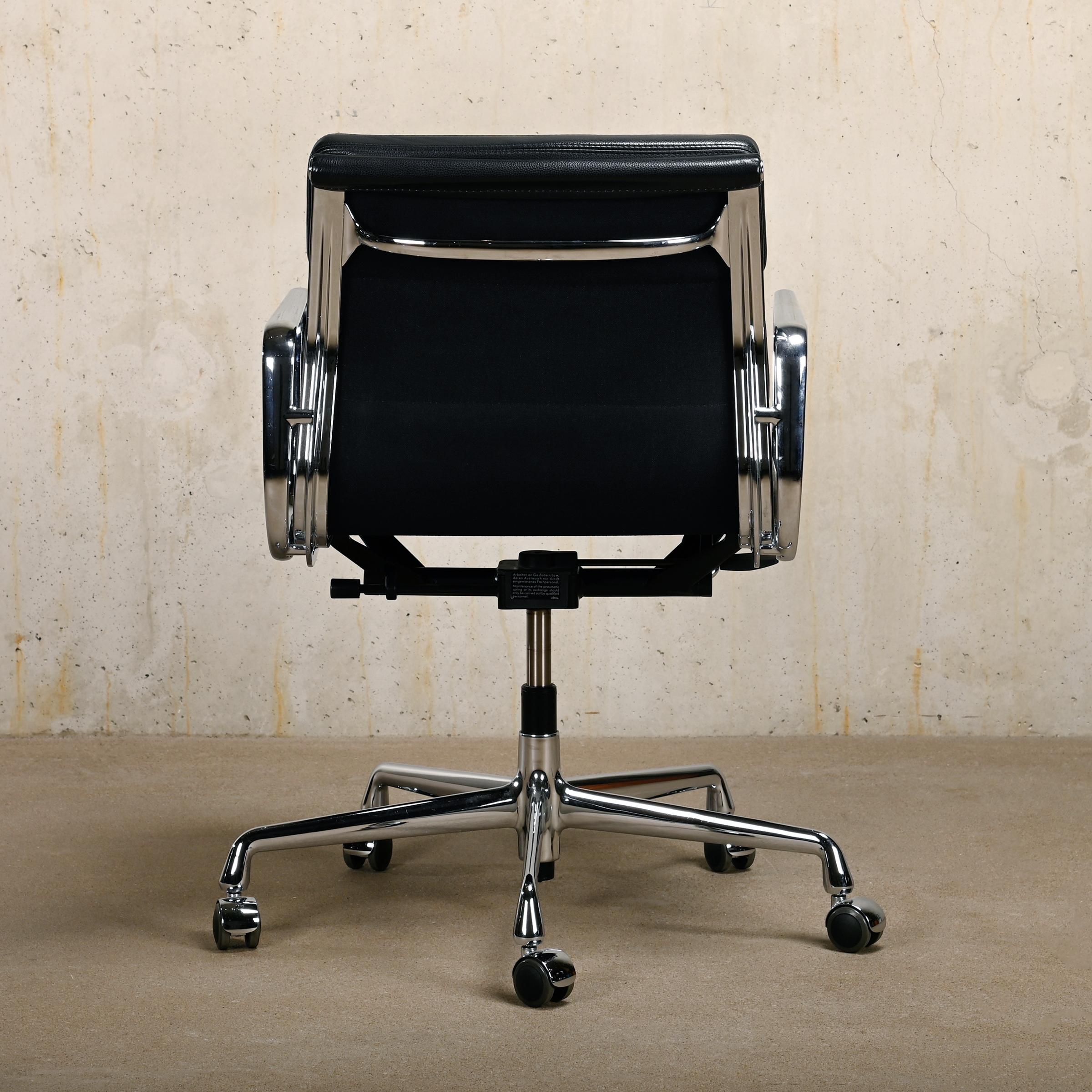 German Charles & Ray Eames EA217 Office Chair in Chrome and Black leather, Vitra