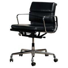Charles & Ray Eames EA217 Office Chair in Chrome and Black leather, Vitra