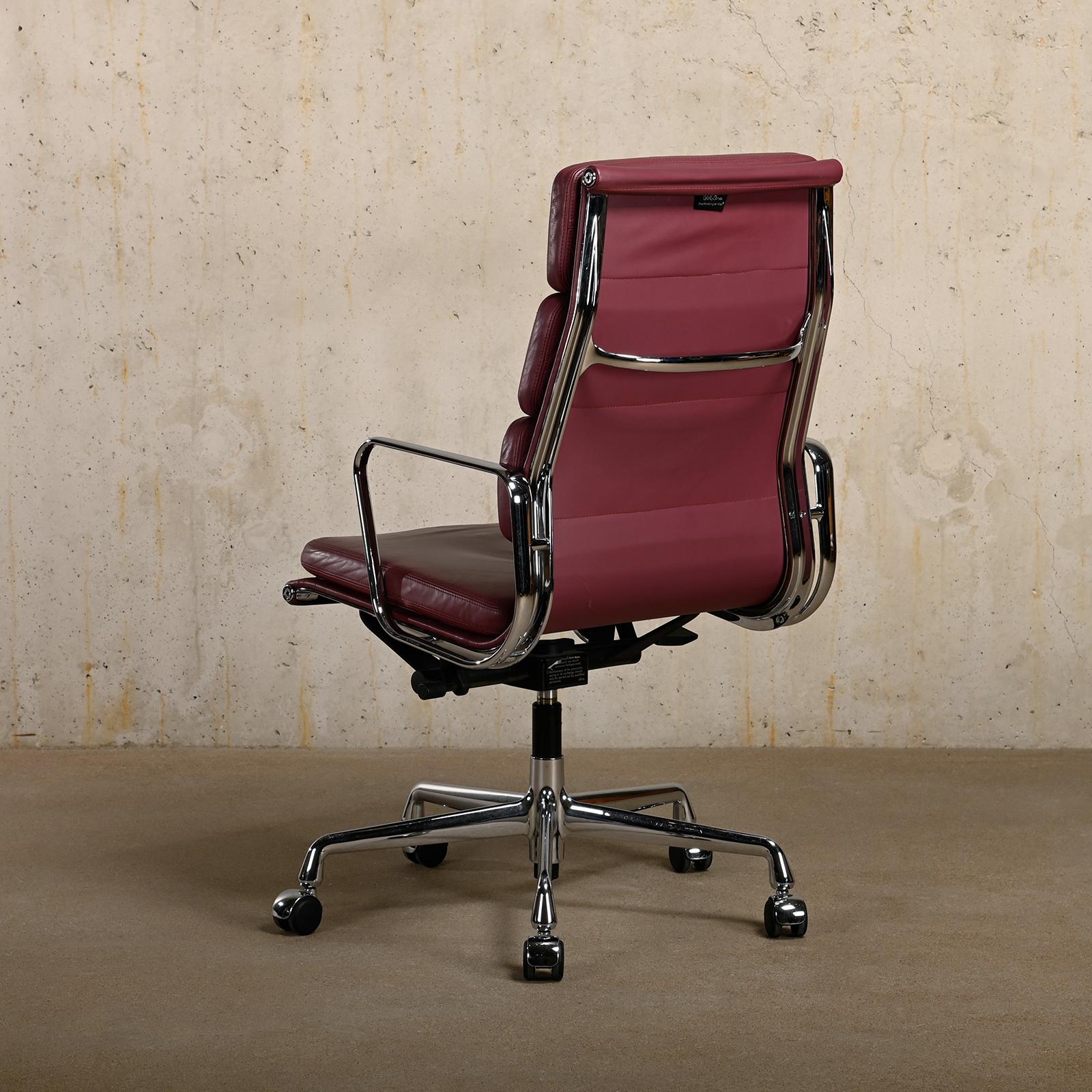 Mid-Century Modern Charles & Ray Eames EA219 Office Chair in Chrome and Aubergine leather, Vitra For Sale